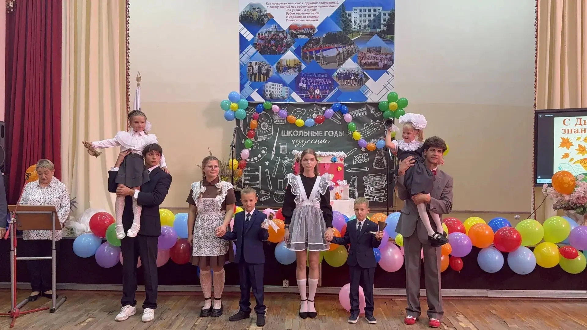 🎒 С днём знаний! Линейка, которая объединила поколения! 🍂✨