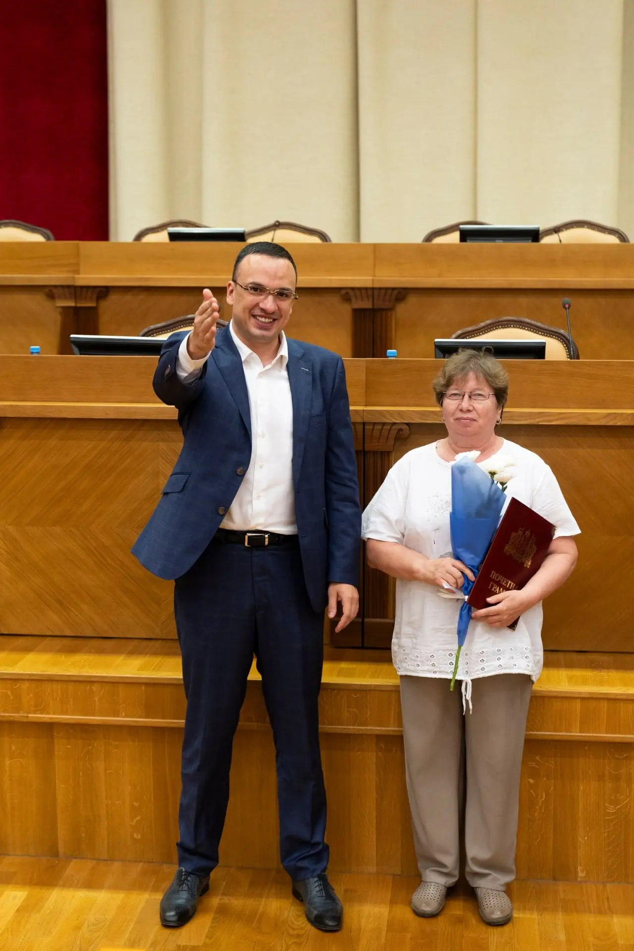 Что то буквально каждое второе 📷 мероприятия получилось с характерным указываюшим жестом верной дор