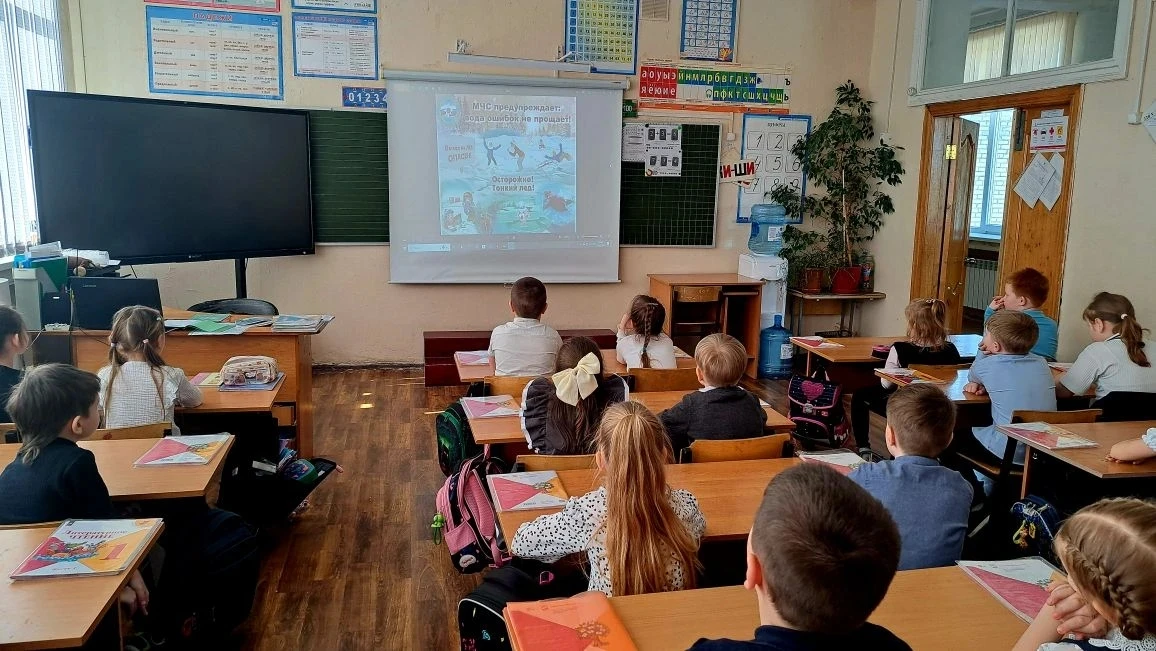 17.03.2026г. в МОУ "Москворецкая гимназия" прошли классные часы, посвящённые правилам поведения и ме