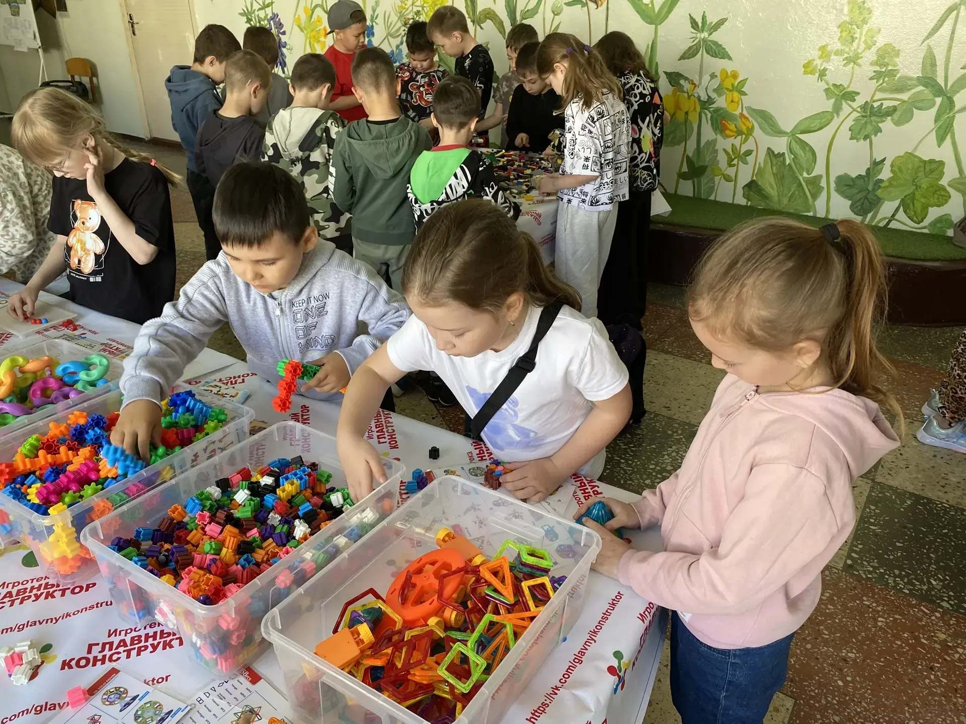 Поздравляем с Международным днём защиты детей!

Дети — это наше вдохновение, радость и будущее. Пуст