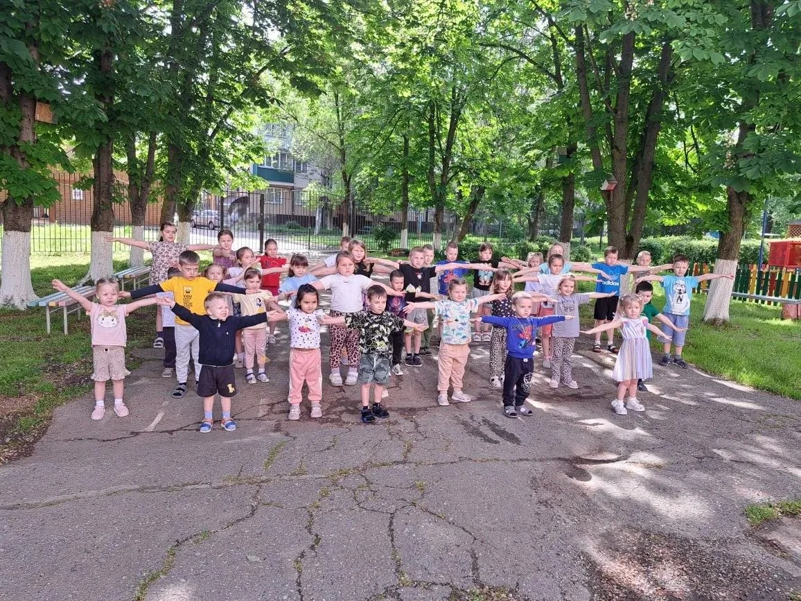 Растим здоровое поколение!  Каждое утро в наших образовательных организациях начинается с зарядки! Ш