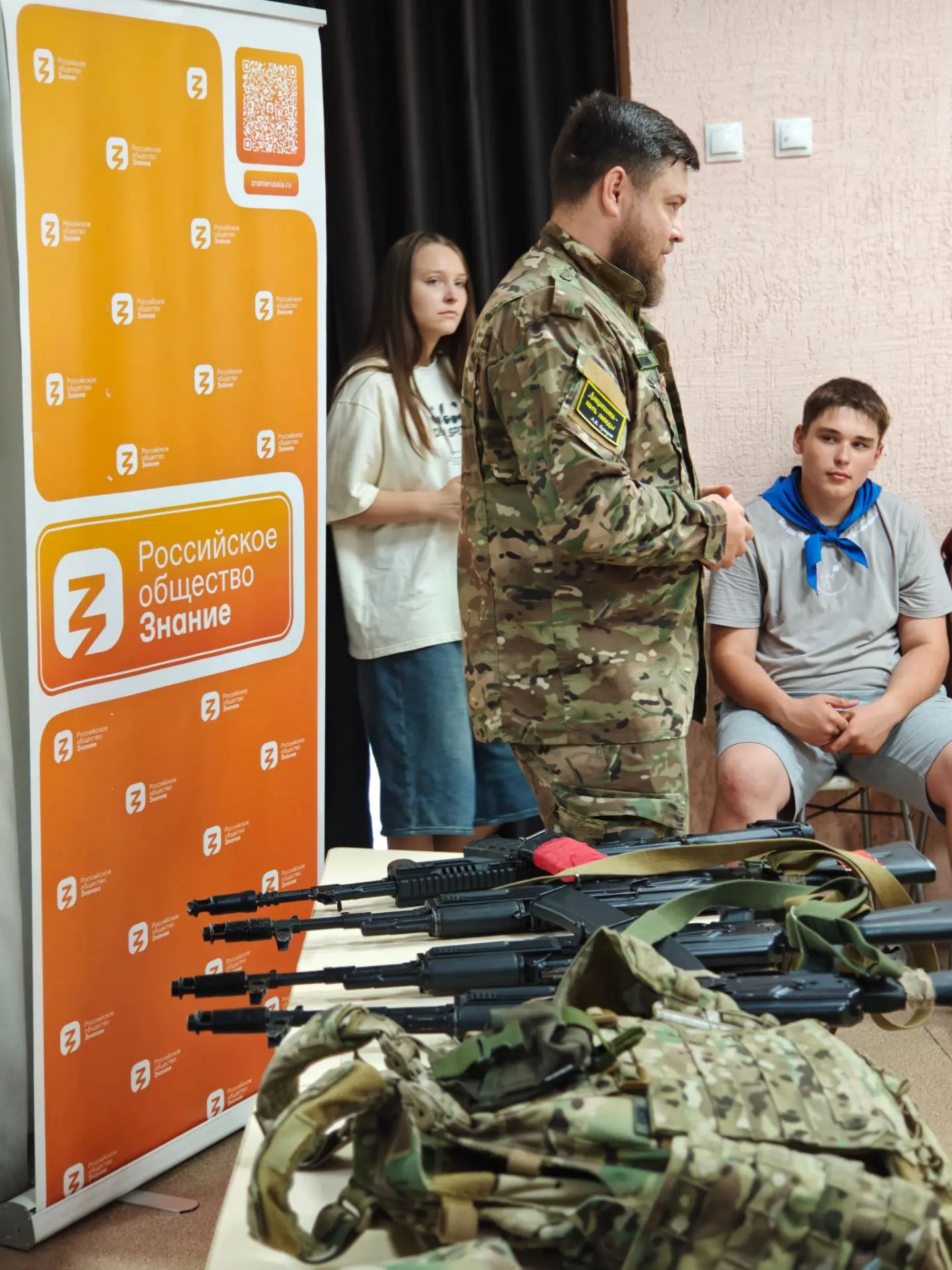 ОЧЕНЬ СЕРЬЕЗНЫЙ РАЗГОВОР

И еще одна интересная встреча в лагере дневного пребывания. К нам приехал 