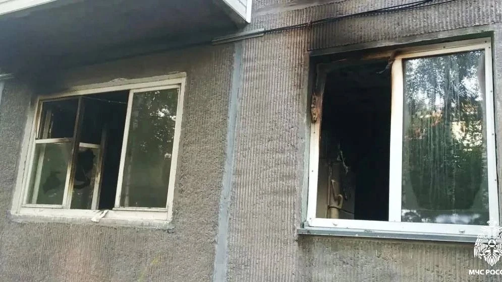Сегодня  ранним утром загорелась квартира на улице Вертковская из-за самовоспламенения аккумулятора 