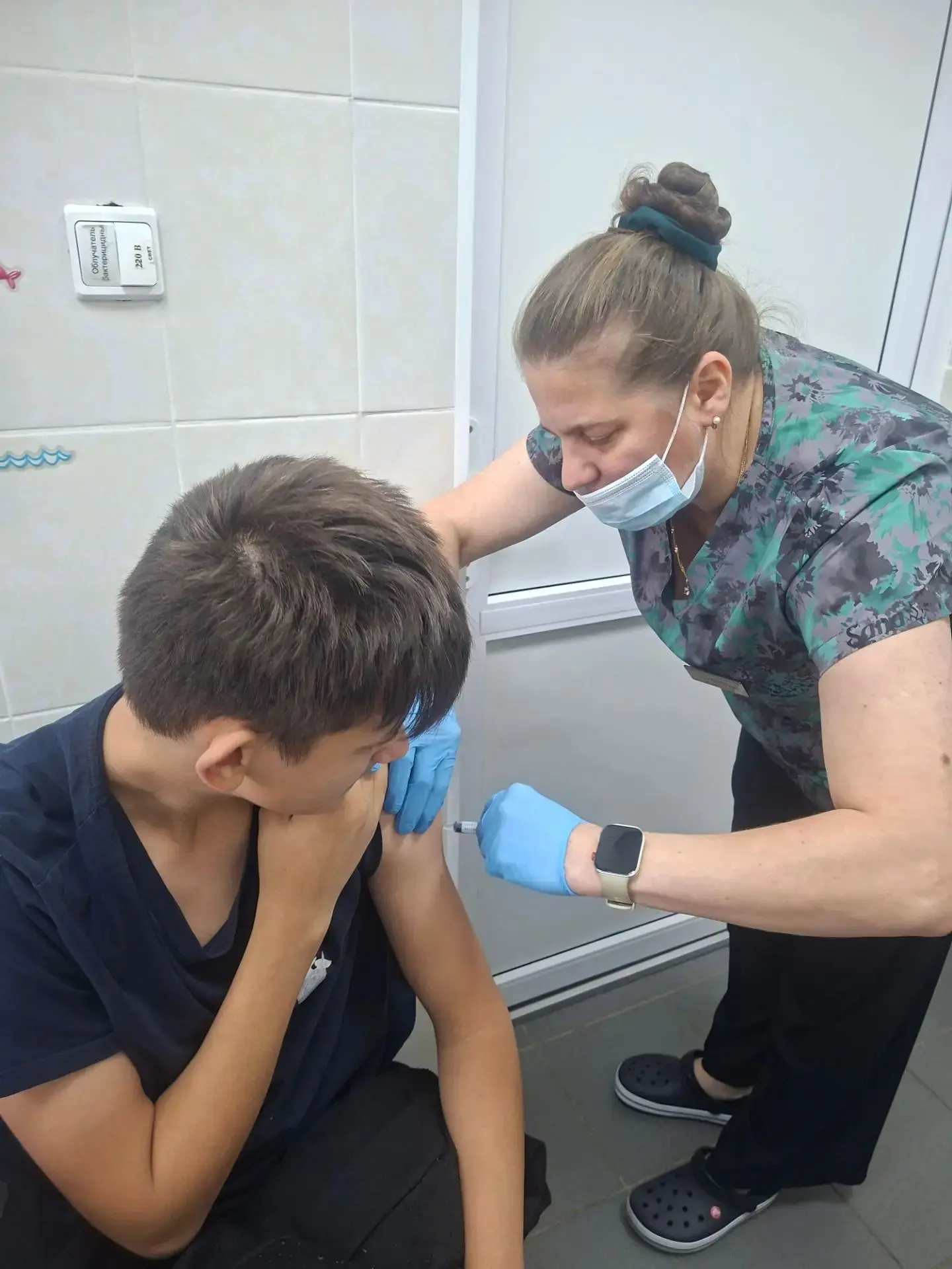 Вакцинация завершена, и теперь наши малыши под защитой! Чуть больно, но зато эффективно!