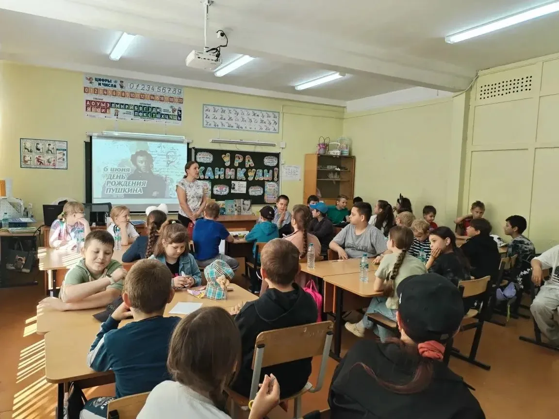 В преддверии Пушкинского дня специалист библиотеки рп. им. Цюрупы провела  для ребят из...