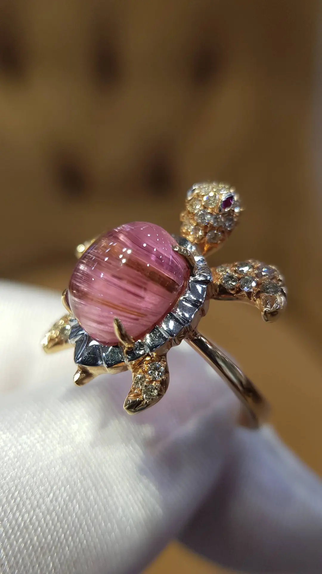 Кольцо в золоте 750 пробы💍 с желтыми бриллиантами, рубинами и турмалином ✨
