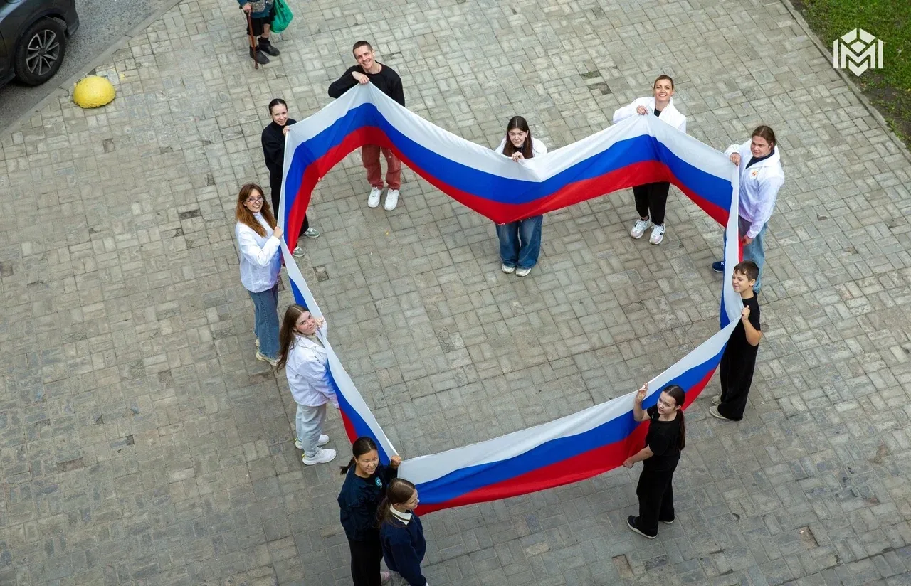 «Мой триколор» — С Днём Государственного флага России!