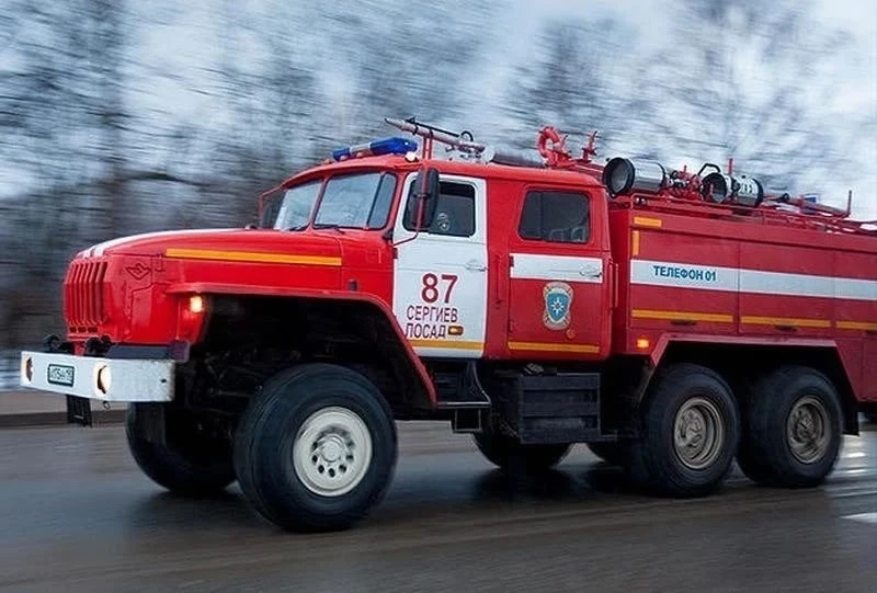 Три пожарных расчёта работают по адресу: г. Сергиев Посад, пр. Красной Армии, д. №3.