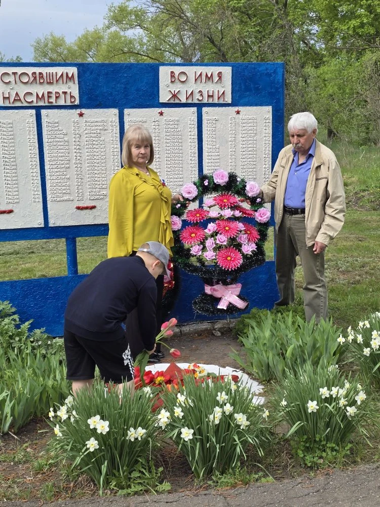 🕯 Склоним головы перед подвигом. 9 Мая — день, когда прошлое и настоящее говорят спасибо.