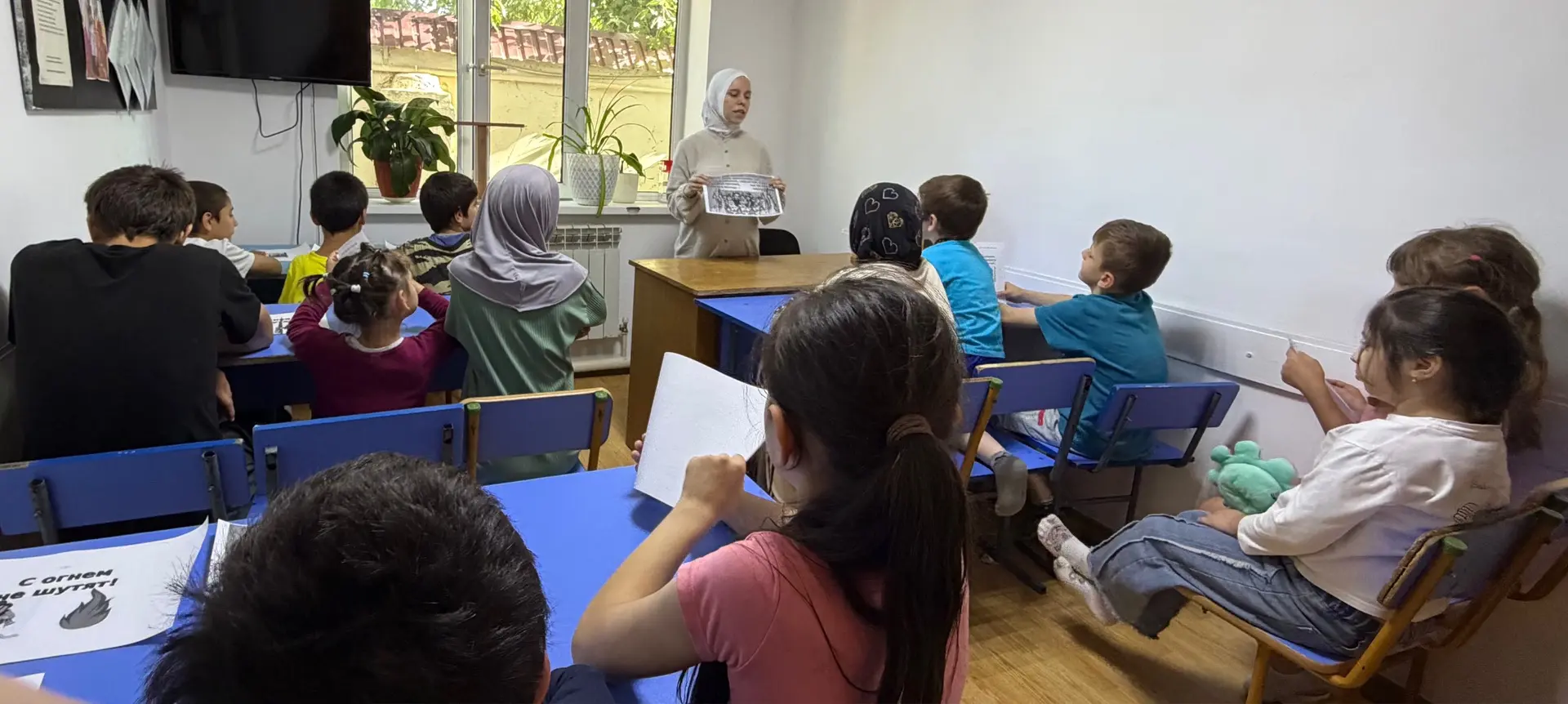 👩‍🏫Воспитатель Тамангиз Джамалдиновна провела беседу с несовершеннолетними на тему: «Не шути с огн