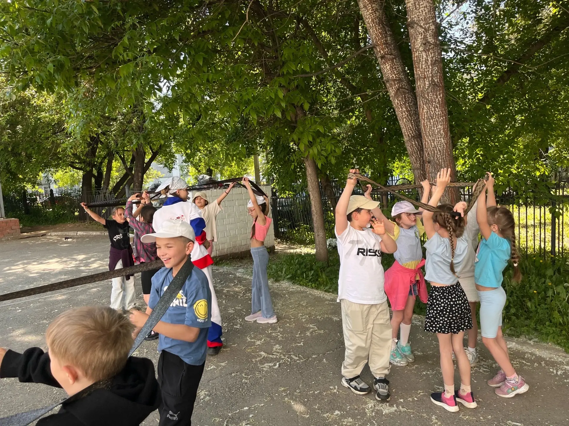 Лето продолжается☀️

Сегодня в лагере состоялась спартакиада 🏅🏋️ Ребята бегали, прыгали, делились 