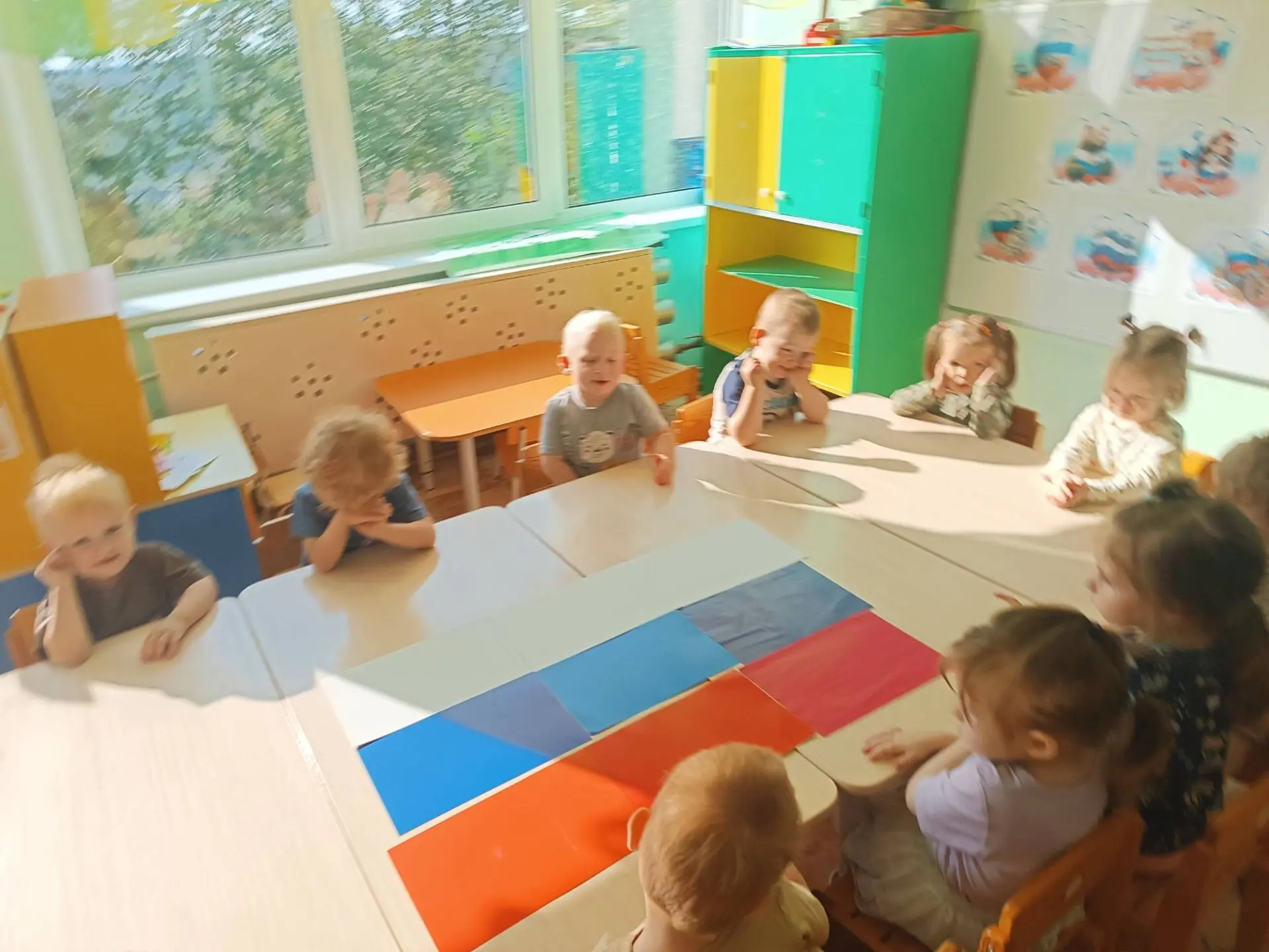 День флага России в младшей группе: ярко, весело, по‑детски! 🎉