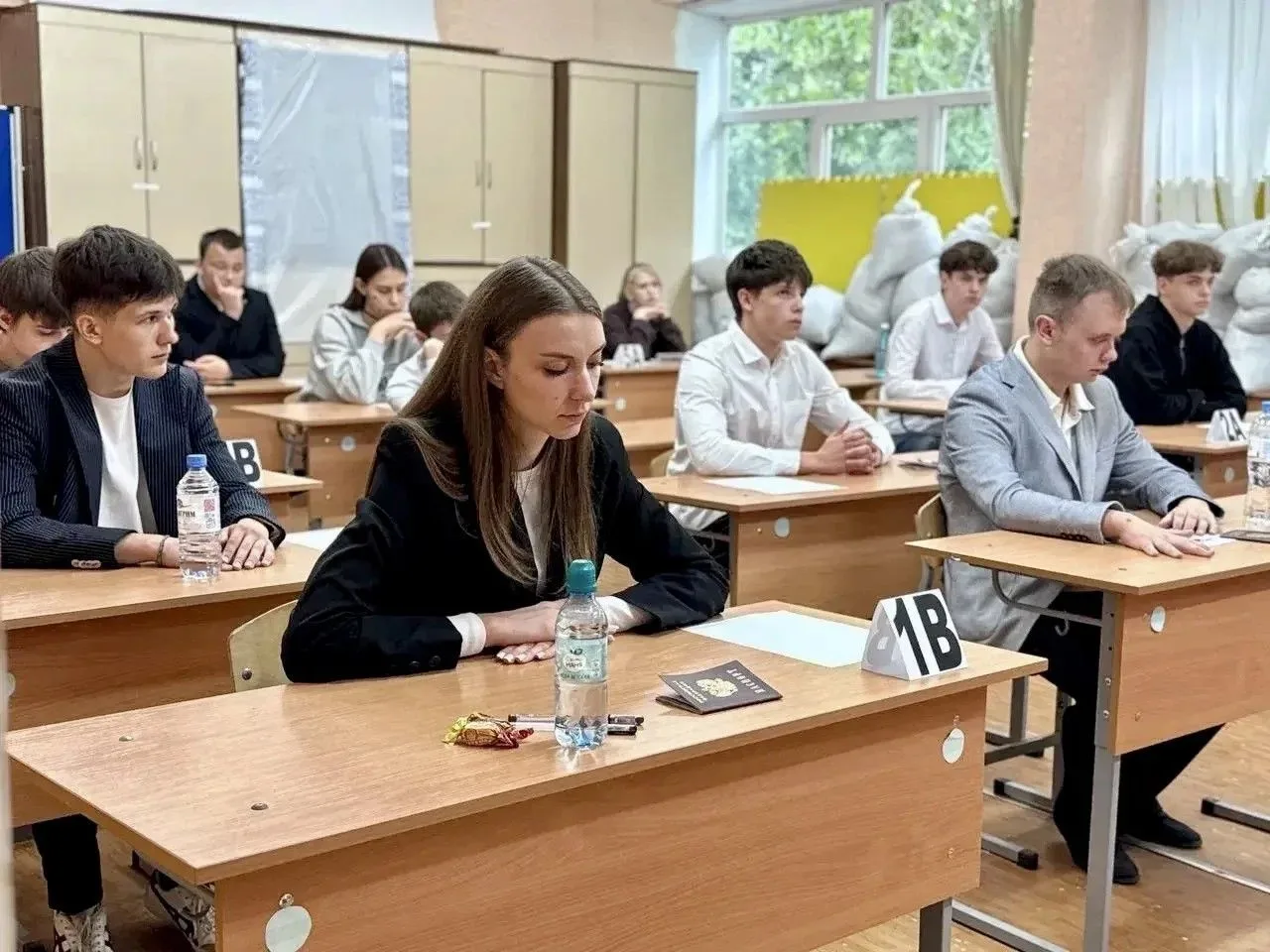 21 курский выпускник получил 100 баллов за ЕГЭ по химии, истории и литературе. Среди них ученики шко