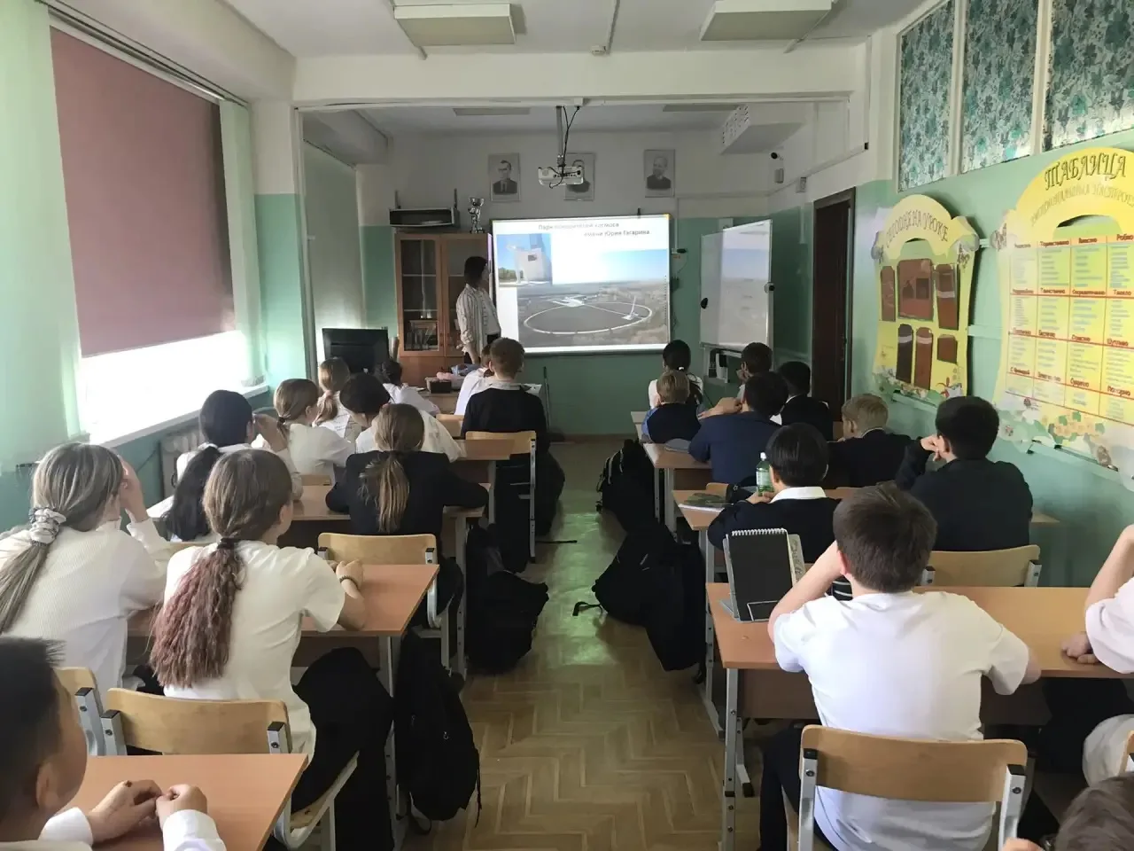 День космонавтики 🚀   Рассказываем о новостях, которые не вошли в ленту💬   🌎15 апреля 2026 👩‍🏫библио