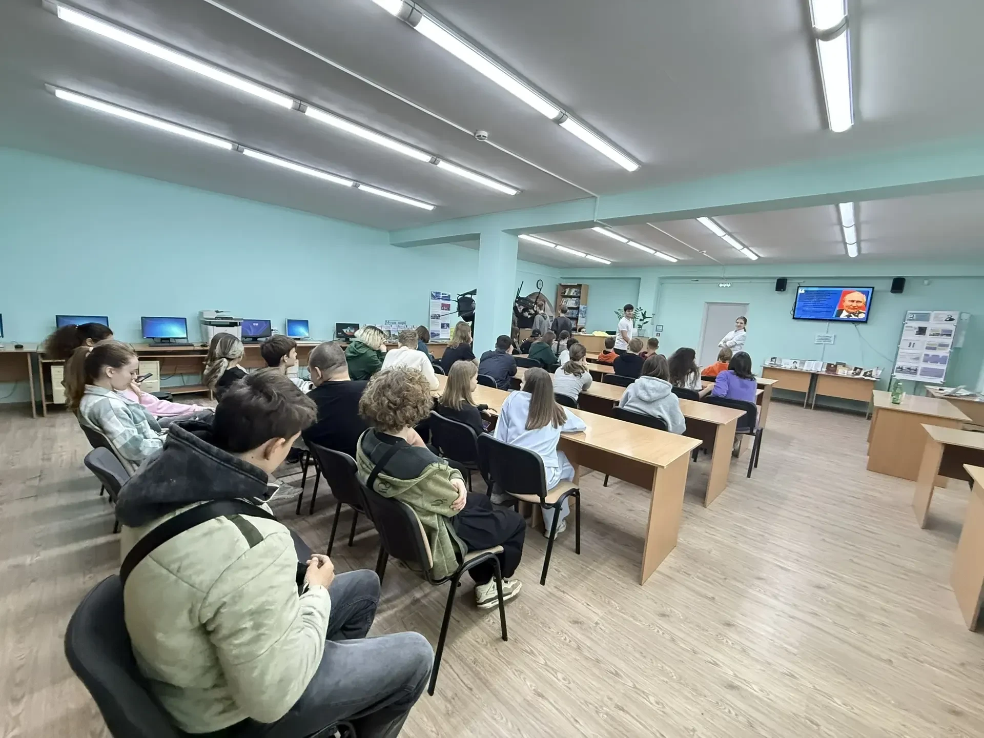 Профориентация 📚  Сегодня учащиеся 8а и 8б классов посетили Новороссийский колледж радиоэлектронного