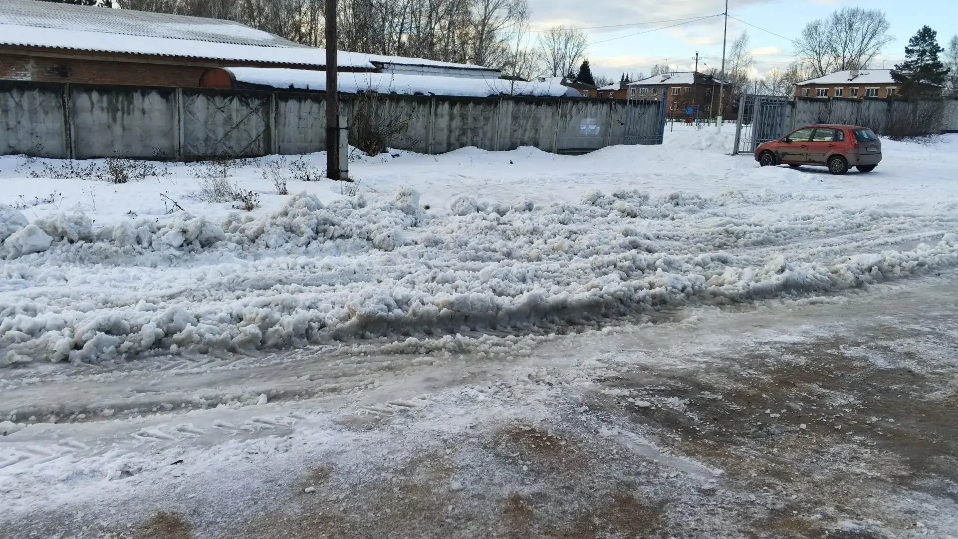 Сегодняшнее утро началось у многих жителей нашего города с неприятностей, которые доста...