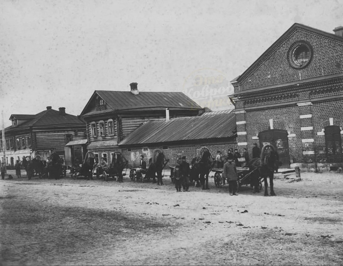 🔥 Магазин Ковровского общества потребителей

Ковров, 1907 год. На фото магазин Ковровского общества