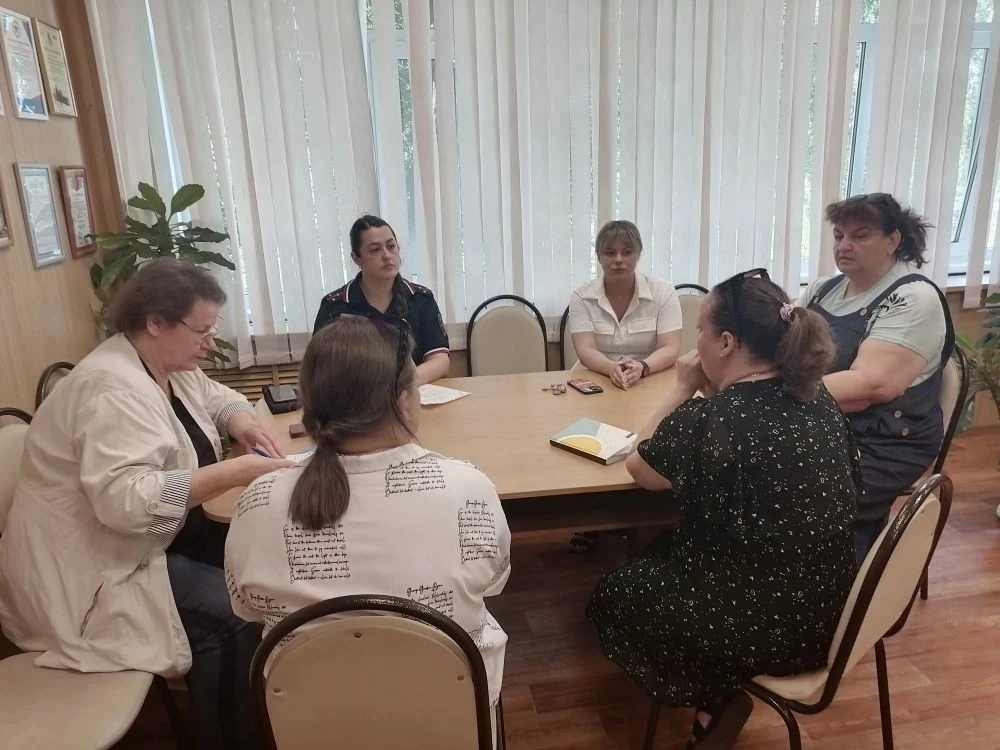 В кадетском корпусе состоялось заседание Совета профилактики с участием директора Рахмановой В.В. и 