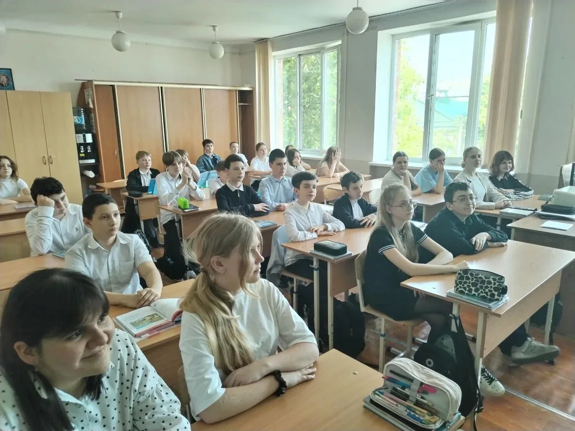 🌊 "День реки Дон" в рамках Всероссийской акции «Вода России» учащиеся 6-А класса вместе с учителем о