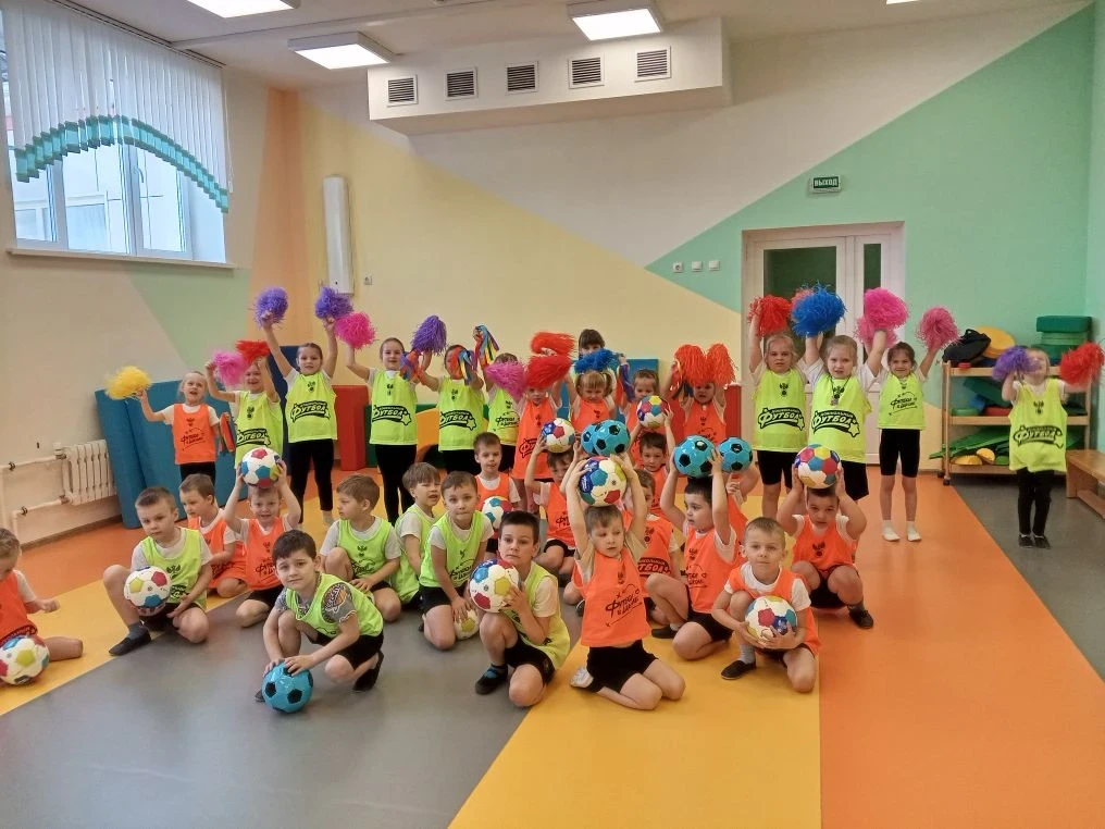 ⚽️ Наши юные таланты устроили потрясающий футбольный флешмоб! Это часть большого Всерос...