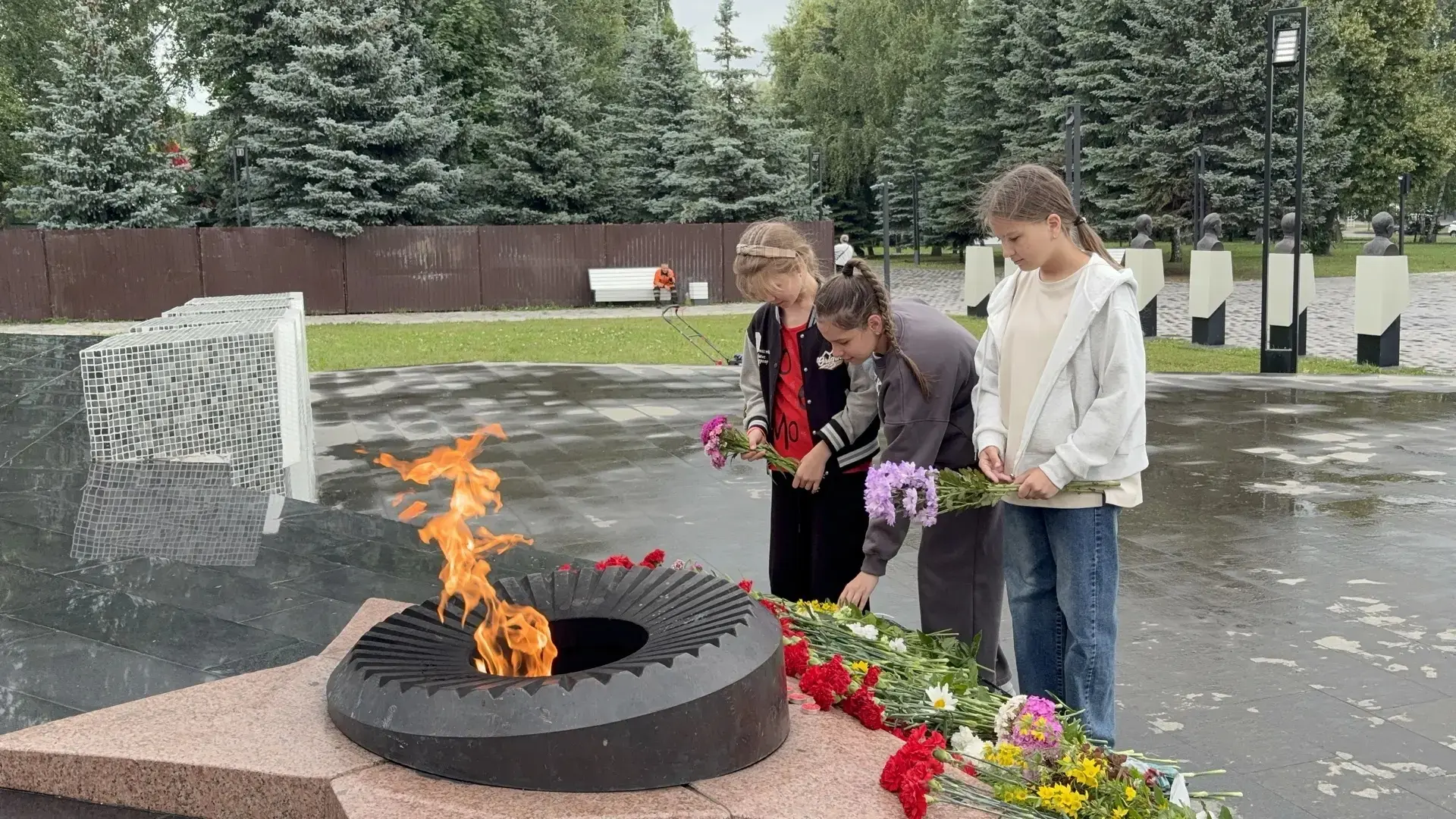 День скорби и памяти в пришкольном лагере 🕯️

22 июня, в День памяти и скорби, воспитанники нашего 