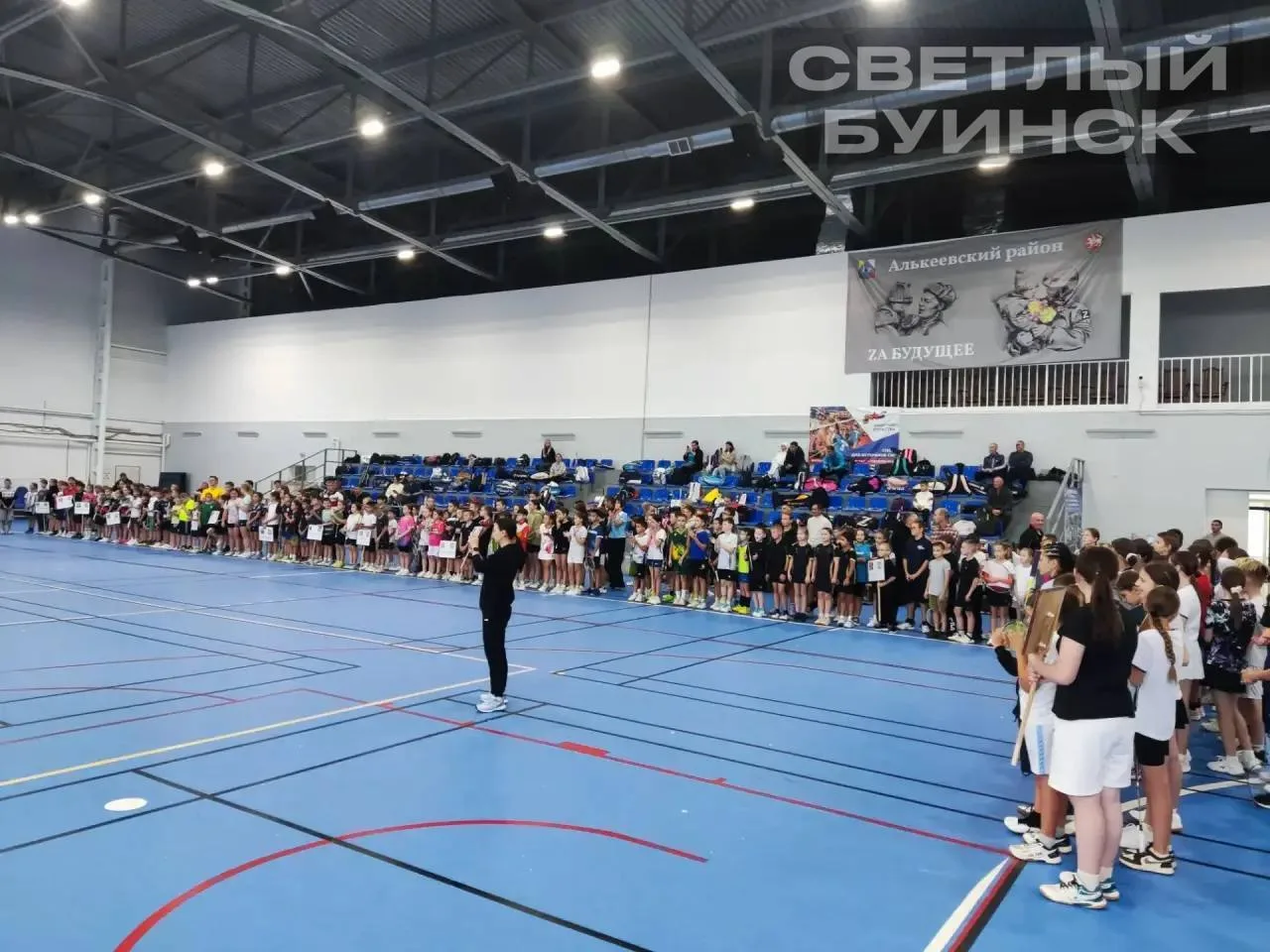 🏸 Юные спортсмены из Буинска приняли участие в турнире по бадминтону