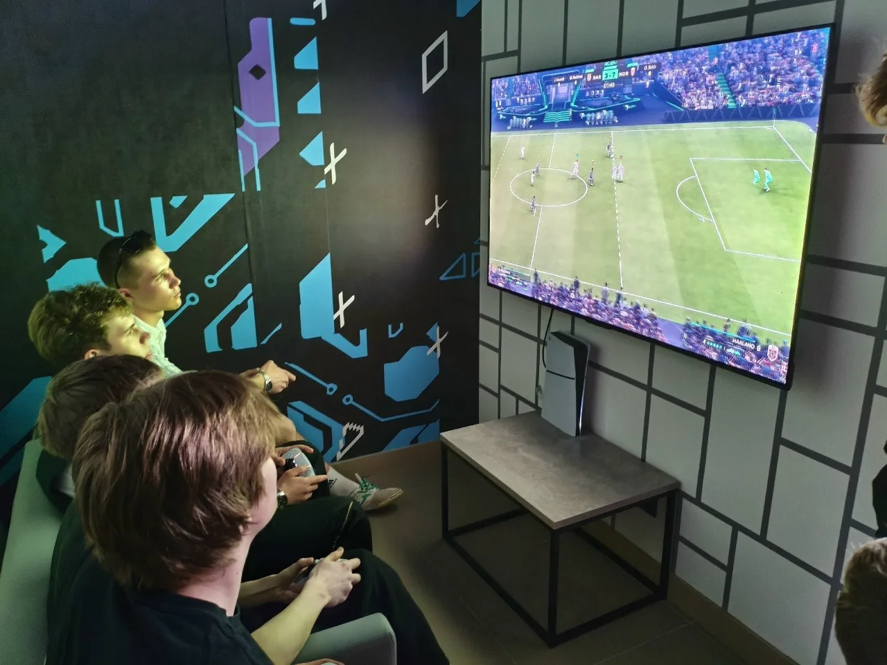 🎮 Дроны, футбол и программирование встретились на одном фестивале  В САФУ прошёл фестиваль по фиджит