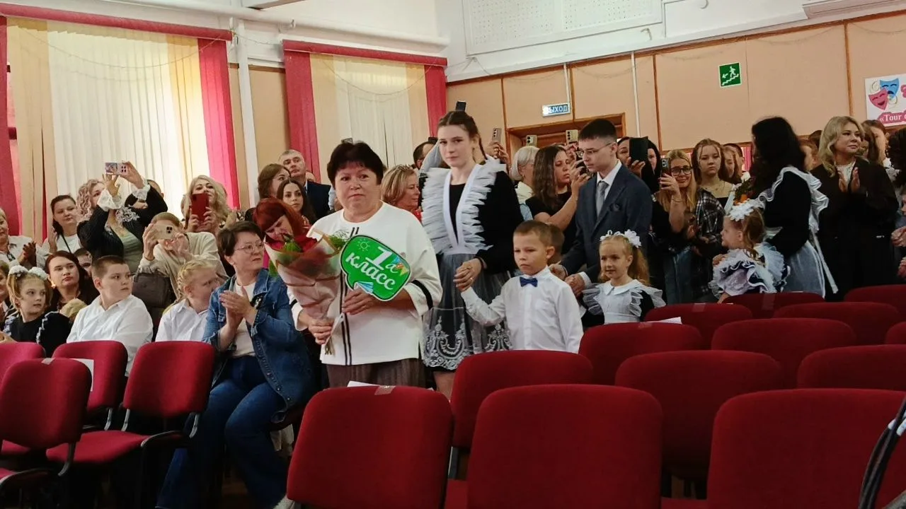 Осень вновь распахнула двери Коелгинской школы, ознаменовав начало учебного года особен...