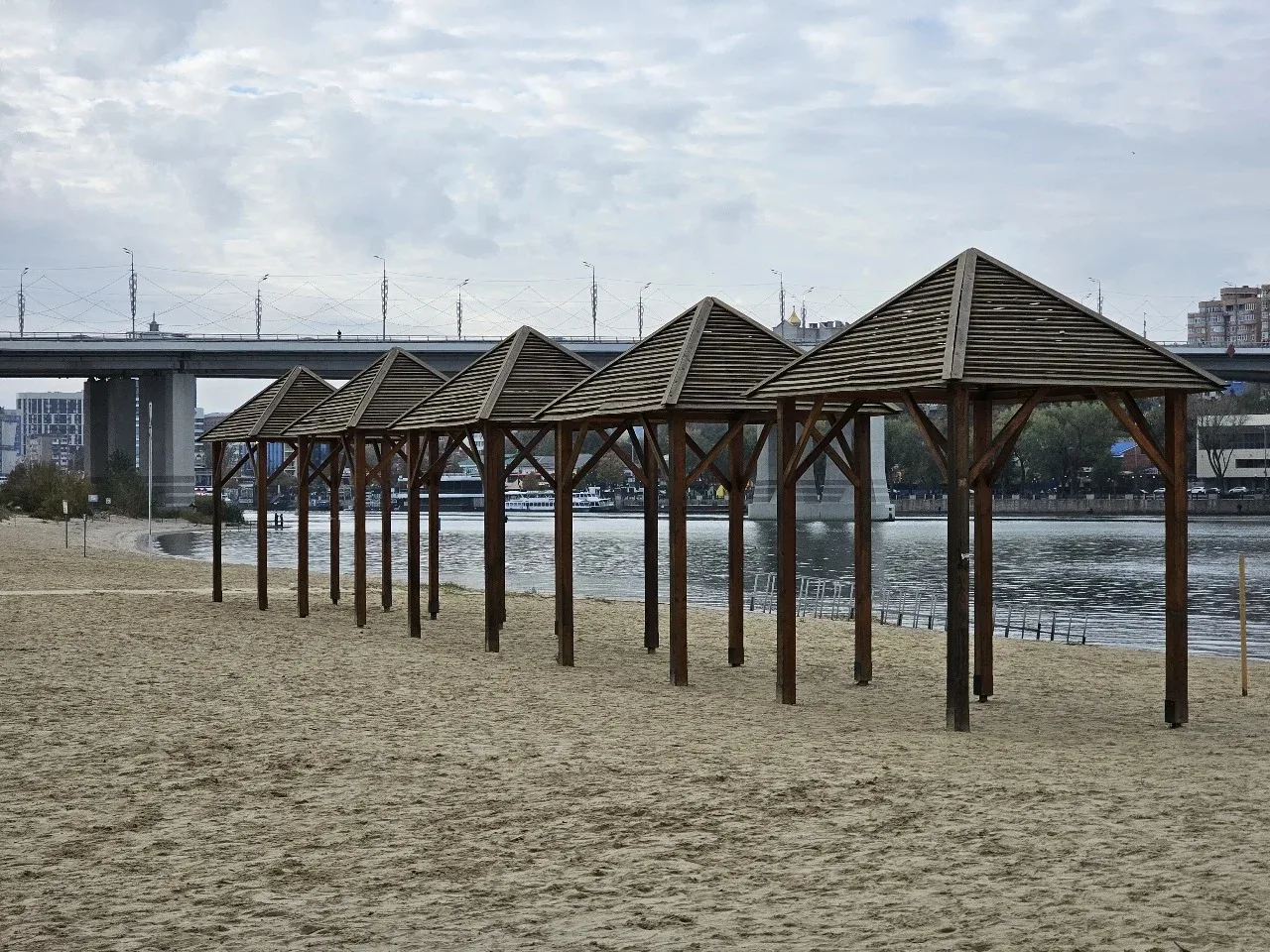 Купальный сезон официально закрыли в Ростовской области