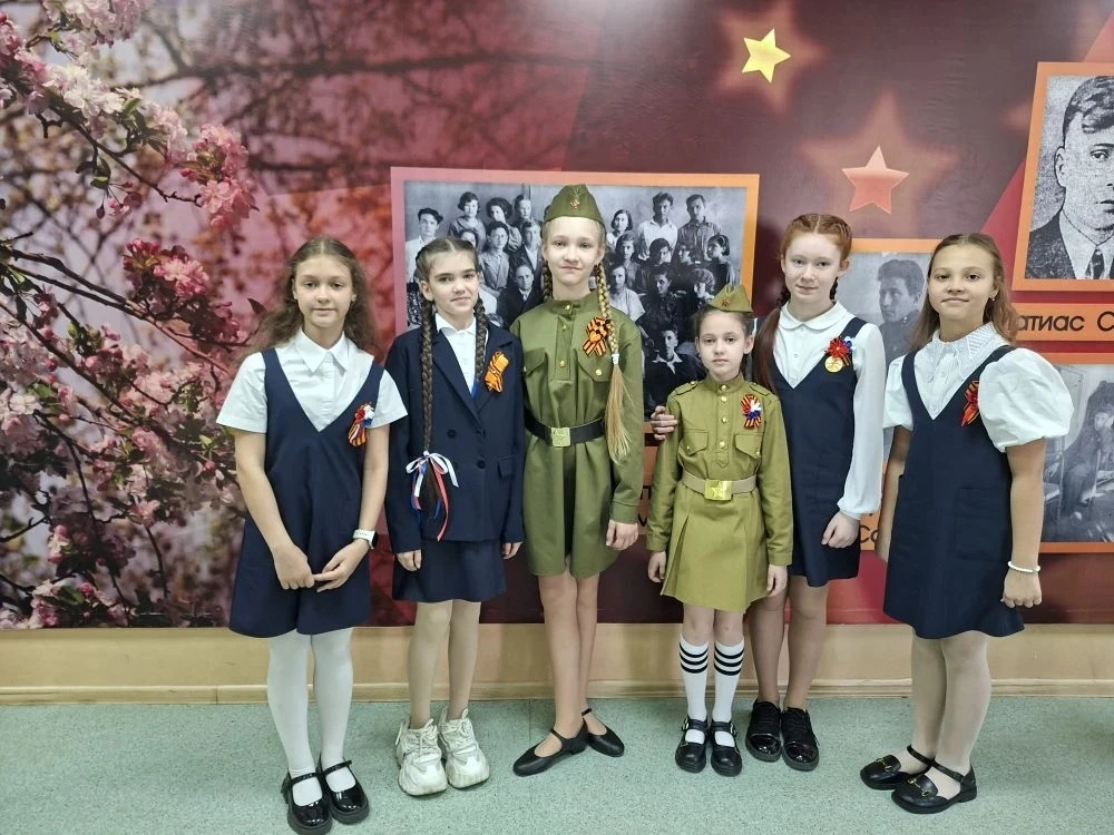 🌷8 мая в 5 Б классе Гимназии №1.  На уроке Мужества, семья Черкесовых рассказали о героической боево