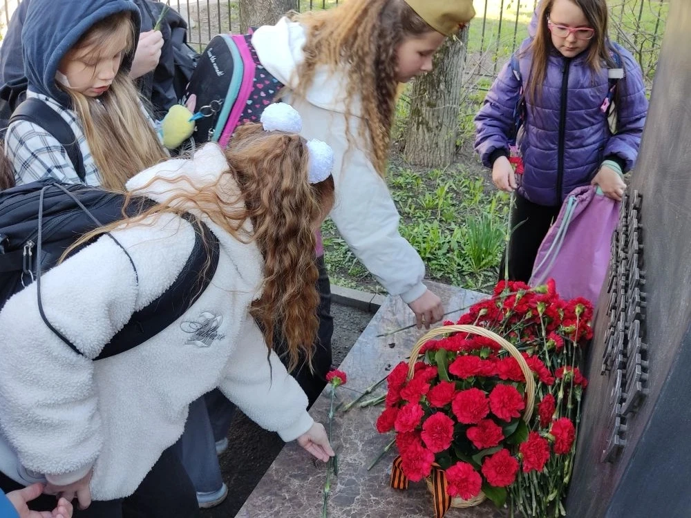 Предпраздничная неделя для учеников 3"В" класса выдалась насыщенно - интересной.  ✅ В областной детс