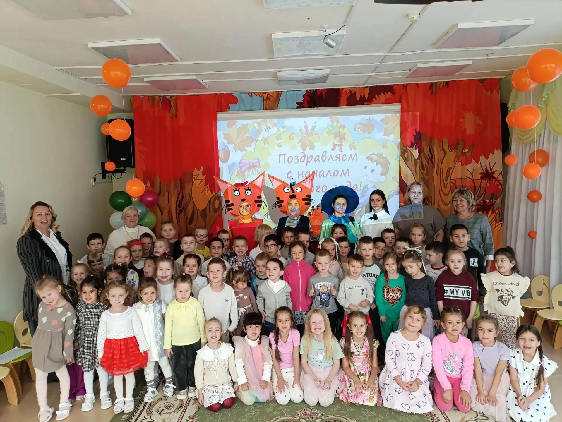 Сегодня в детском саду № 4 «Сказка» прошёл весёлый и яркий праздник, посвящённый Дню зн...