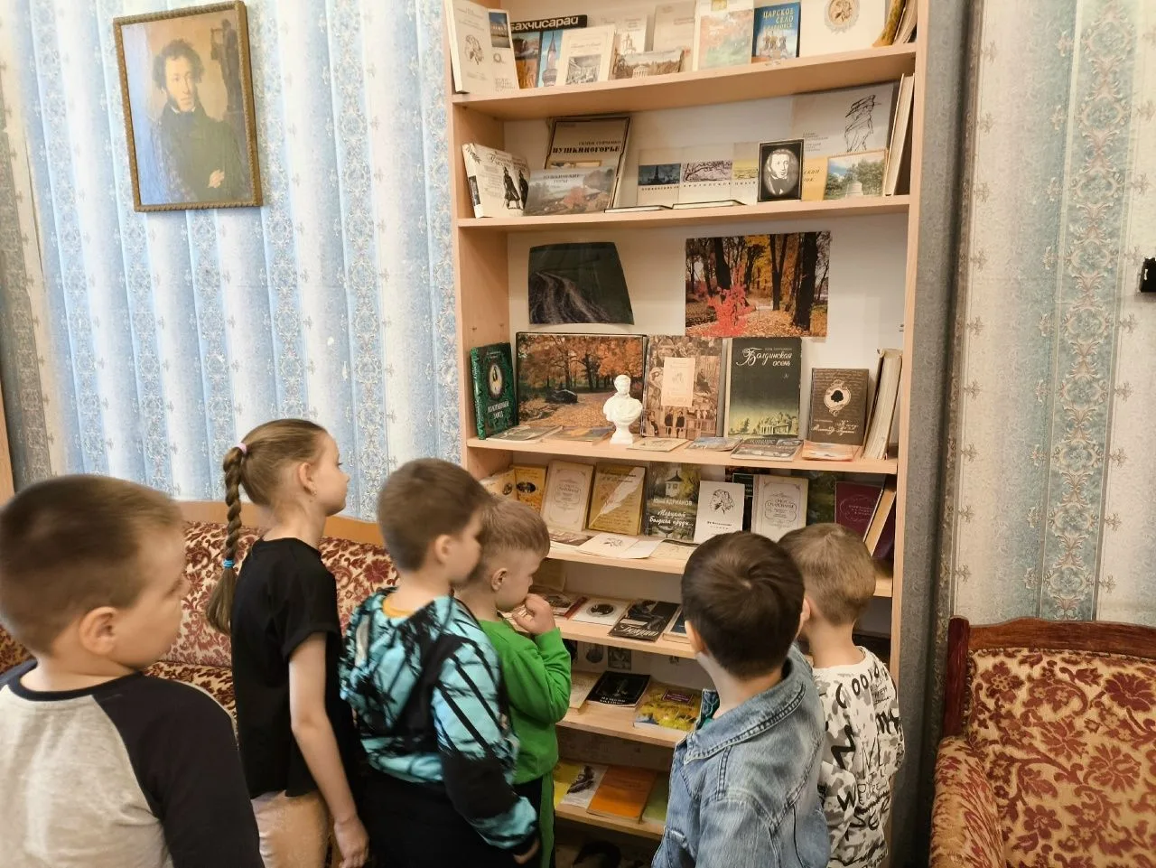 В рамках мероприятий, посвященных дню рождения великого русского поэта А.С.Пушкина, в библиотеке был