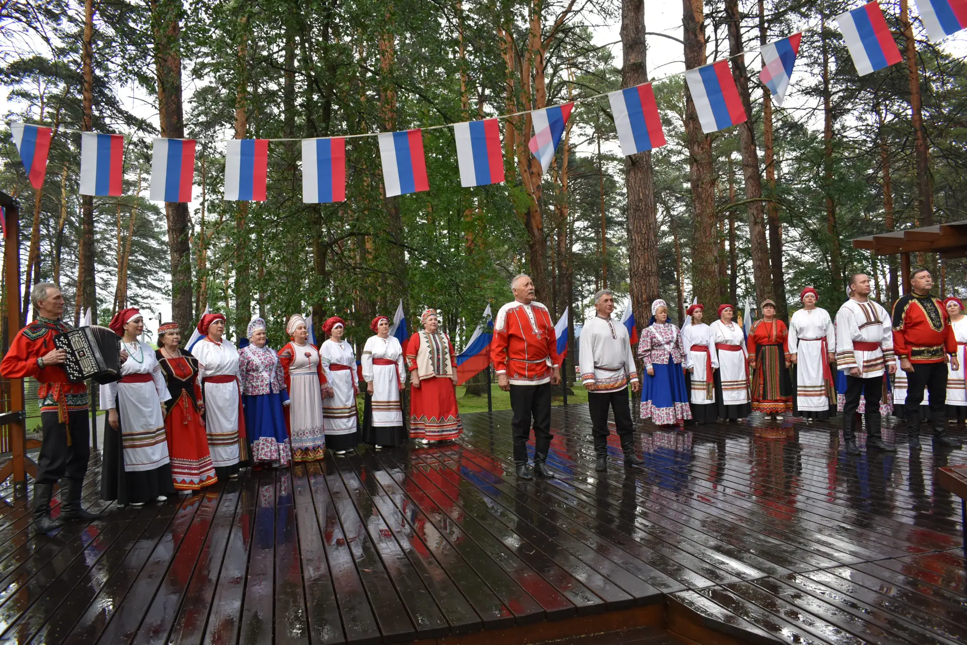🇷🇺 С ДНЕМ РОССИИ, ДОРОГИЕ ГУРЬЯНЕ! 🇷🇺

🤍💙❤ Сегодня в Парке Металлургов кипело большое празднич