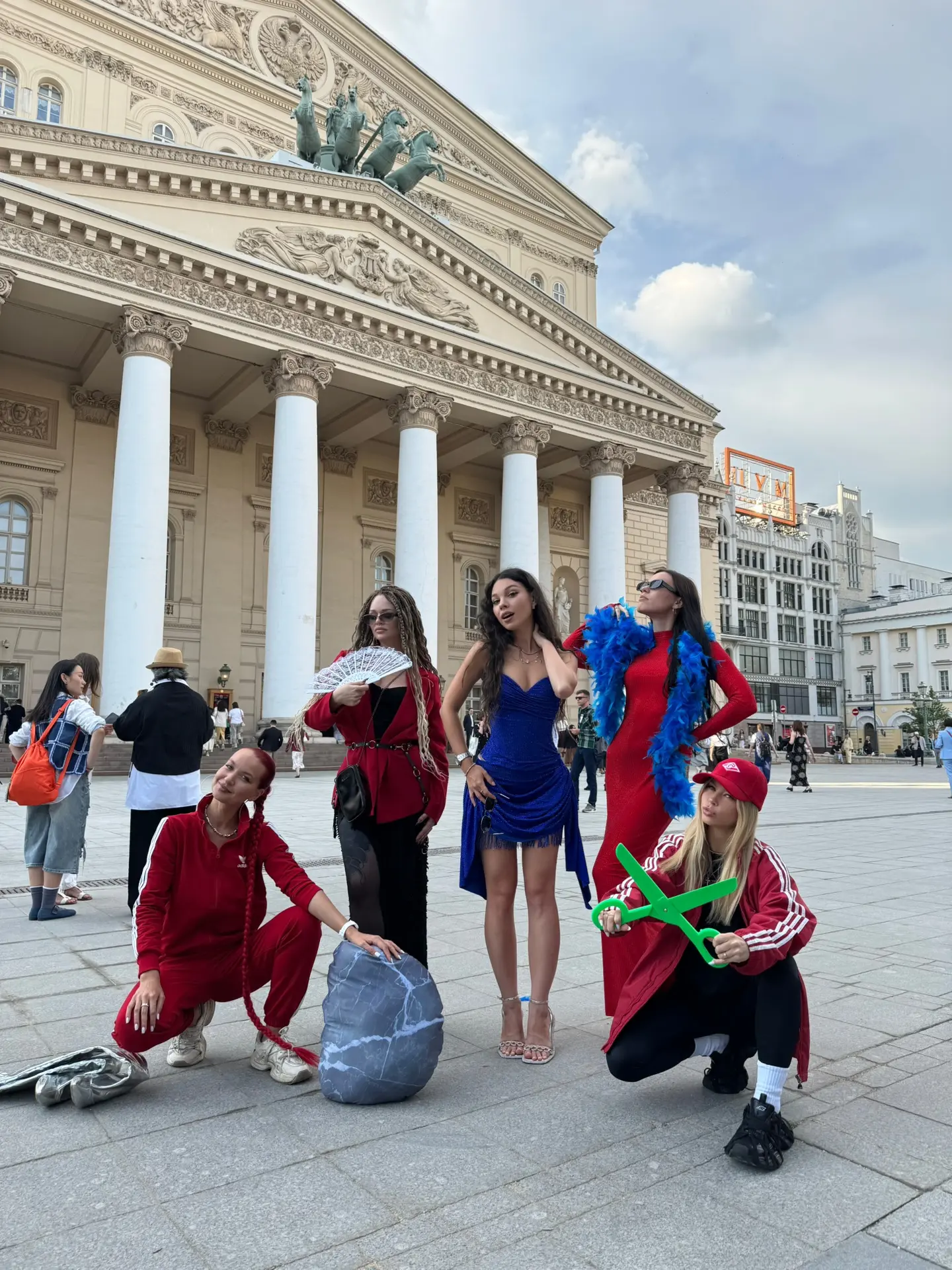 Дорогиеее, знаете, что самое ценное в нашем проекте? 🥰
Люди💔

Каждый день мы смеёмся, придумываем,