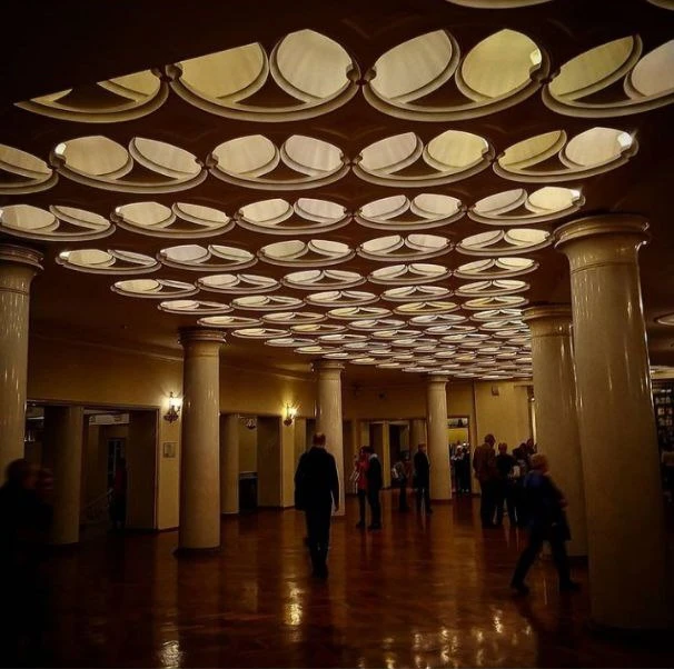 Московская филармония. Потолок амфитеатра. Кто-то ходит на концерты, я везде смотрю арх...