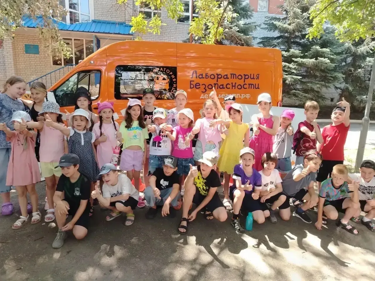 Безопасные каникулы - это важно!🚦🚸

Вчера в «Весёлом улье» было особенно оживлённо и познавательно