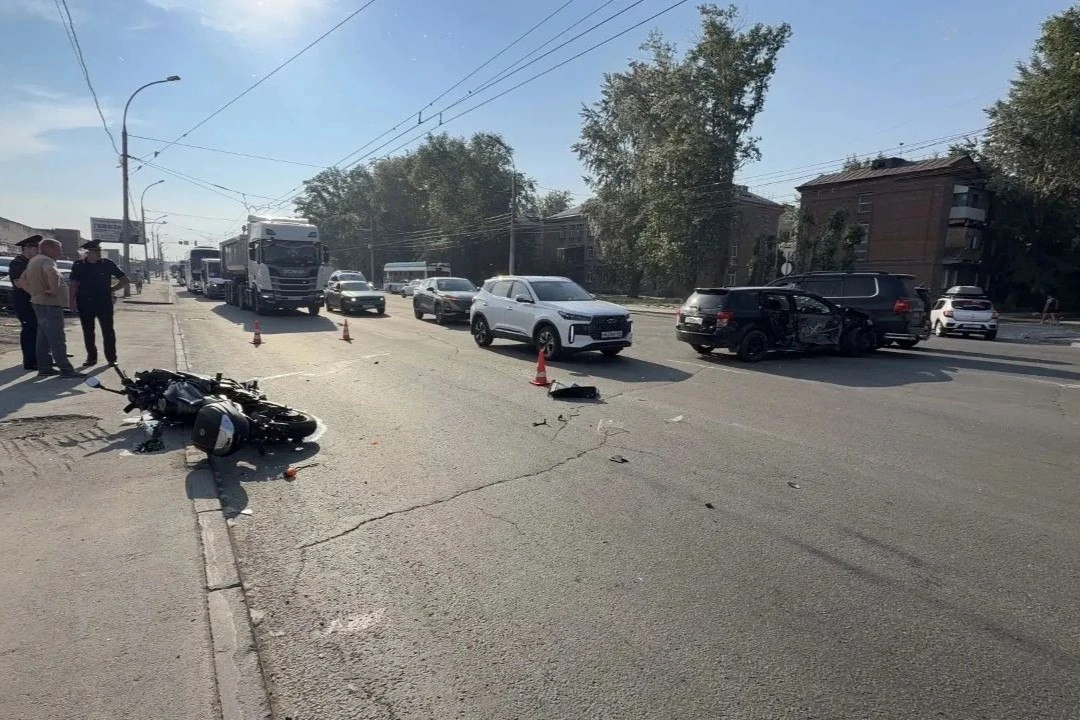 В Ленинском районе Новосибирска в ДТП погиб мотоциклист

Авария произошла сегодня около 17:30 на ули