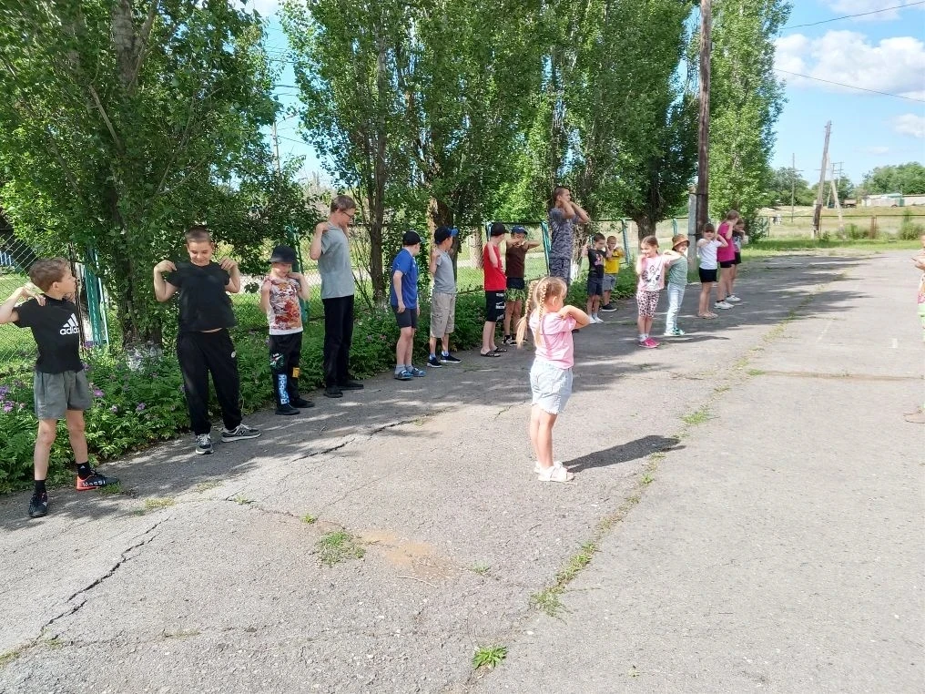 Очередной день пришкольного  лагеря прошёл под девизом "Орлёнок- эколог".После утренней зарядки и вк