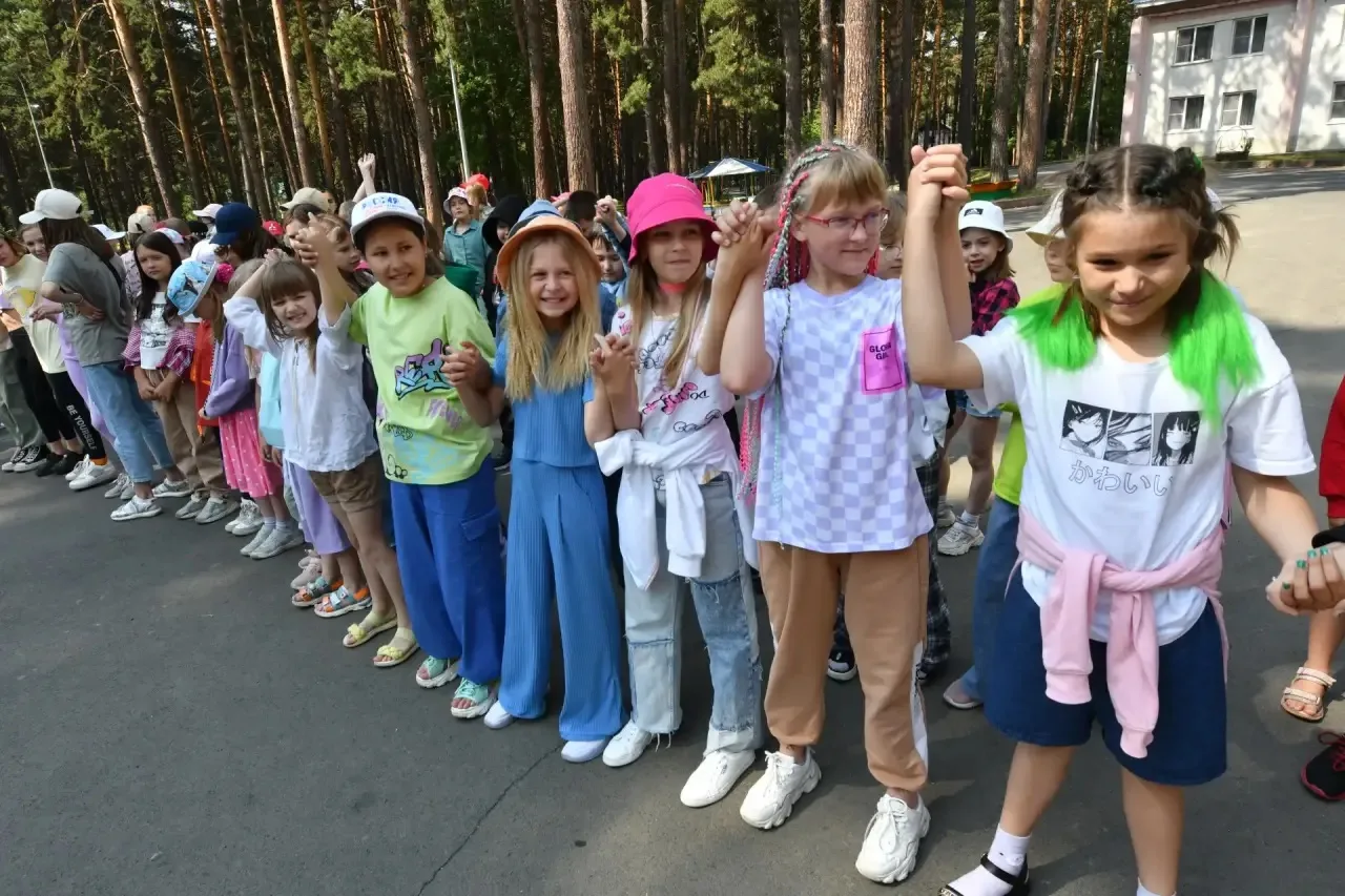 🏕 В Кузбассе этим летом отдохнут не менее 100 тысяч детей.

Летняя оздоровительная кампания в Кузба