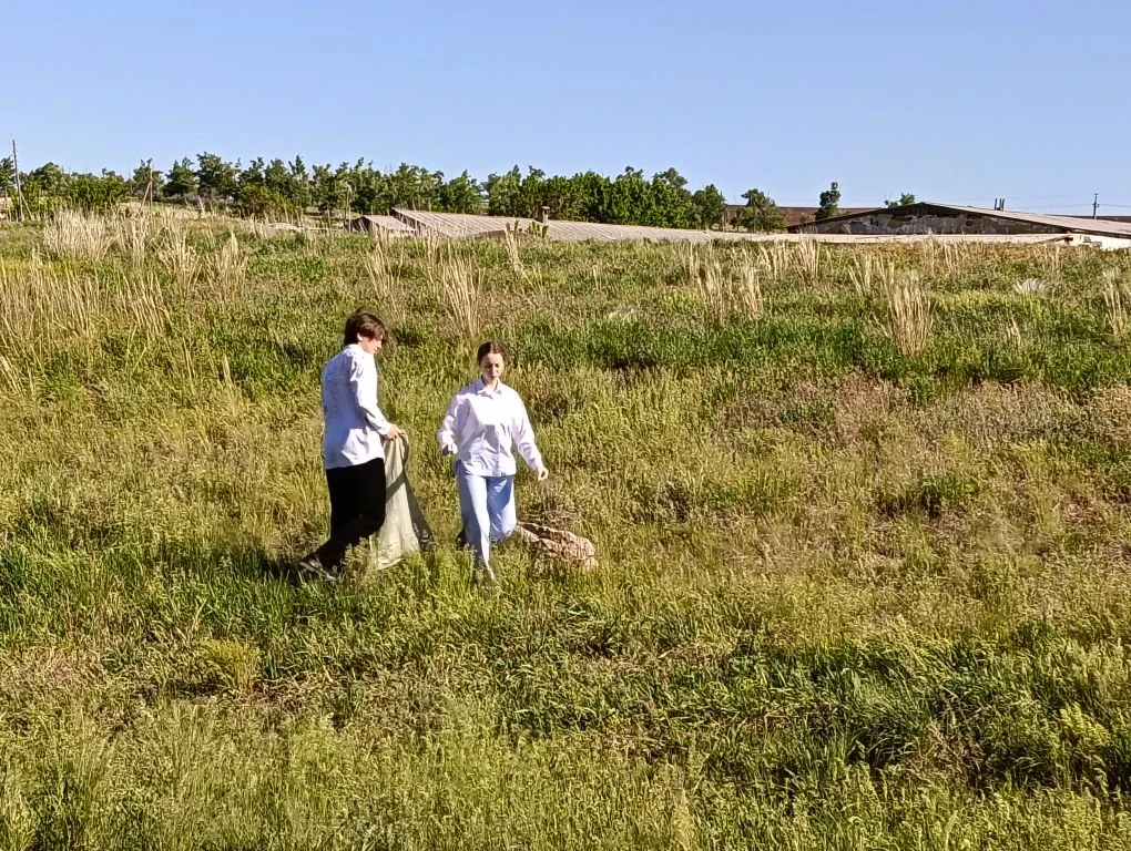 Чистота родного края – в наших руках! 🌳☀
Сегодня, в рамках субботника, секретарь первичного отделен