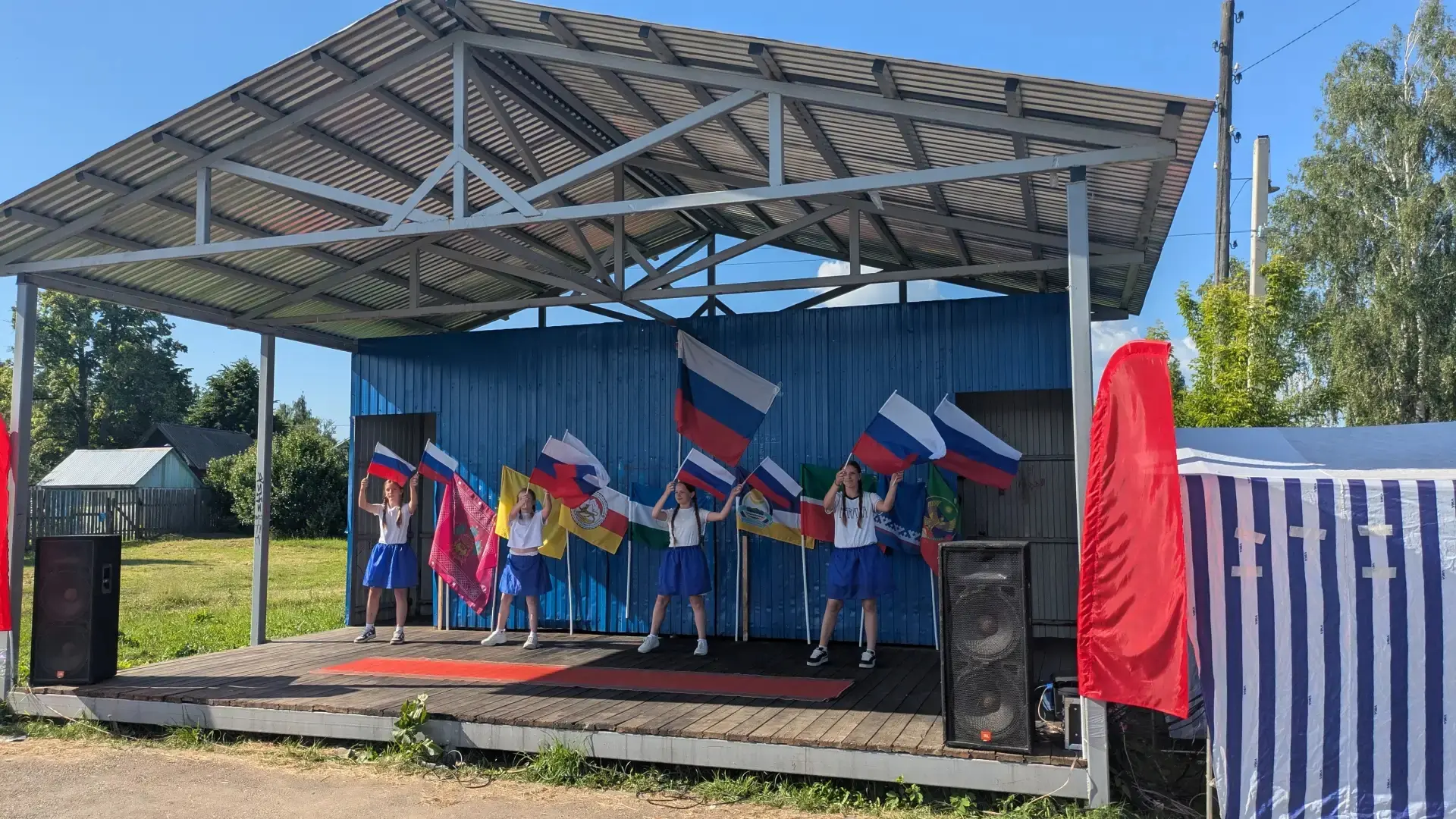 Праздничная программа, посвящённая Дню России.

📍12.06.2026, парк отдыха с. Ляхи

#ляховскийкдц  #к