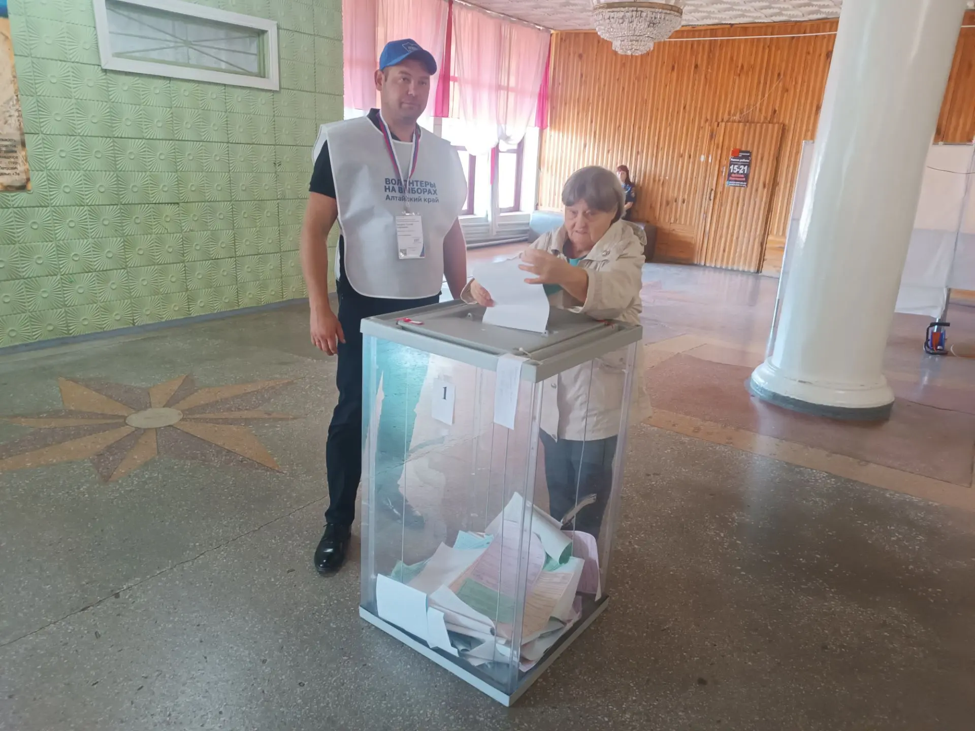 На избирательных участках Михайловского района избирателям помогают волонтёры🤗