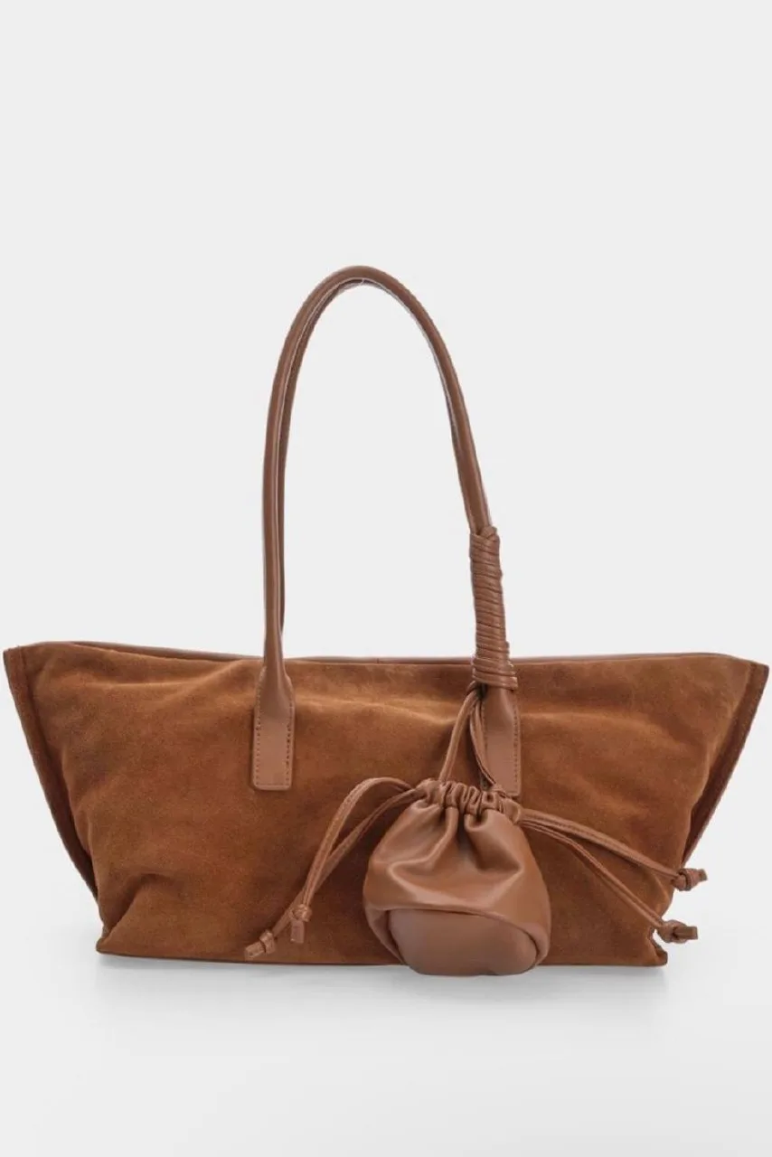 Девчонки, нашла у MARC CONY просто идеальный тренд сезона — эстетичные замшевые сумки-шоперы!

Главн