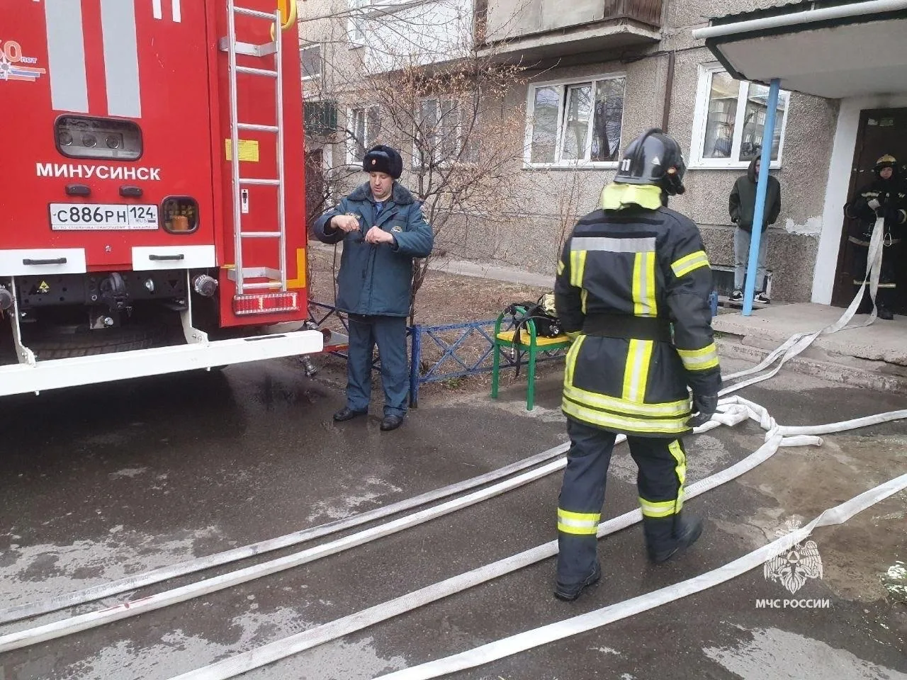 Пожар в минусинской многоэтажке: спасли 11 человек  Ранним утром 8 апреля на ул. Ботаническая загоре