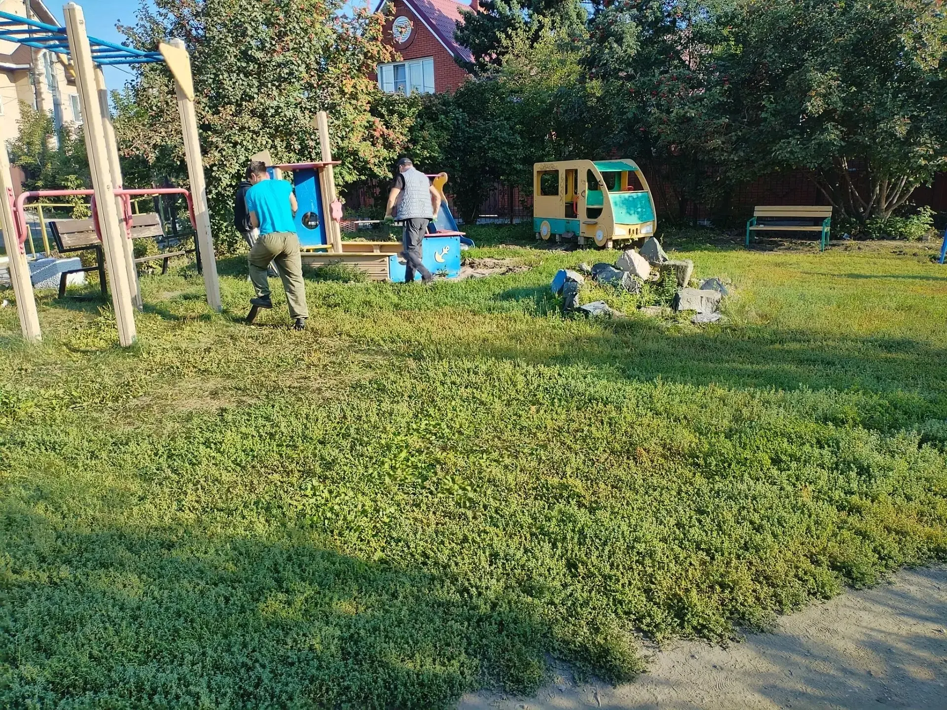 Установка детской площадки по адресу: ул. Герцена, 30.