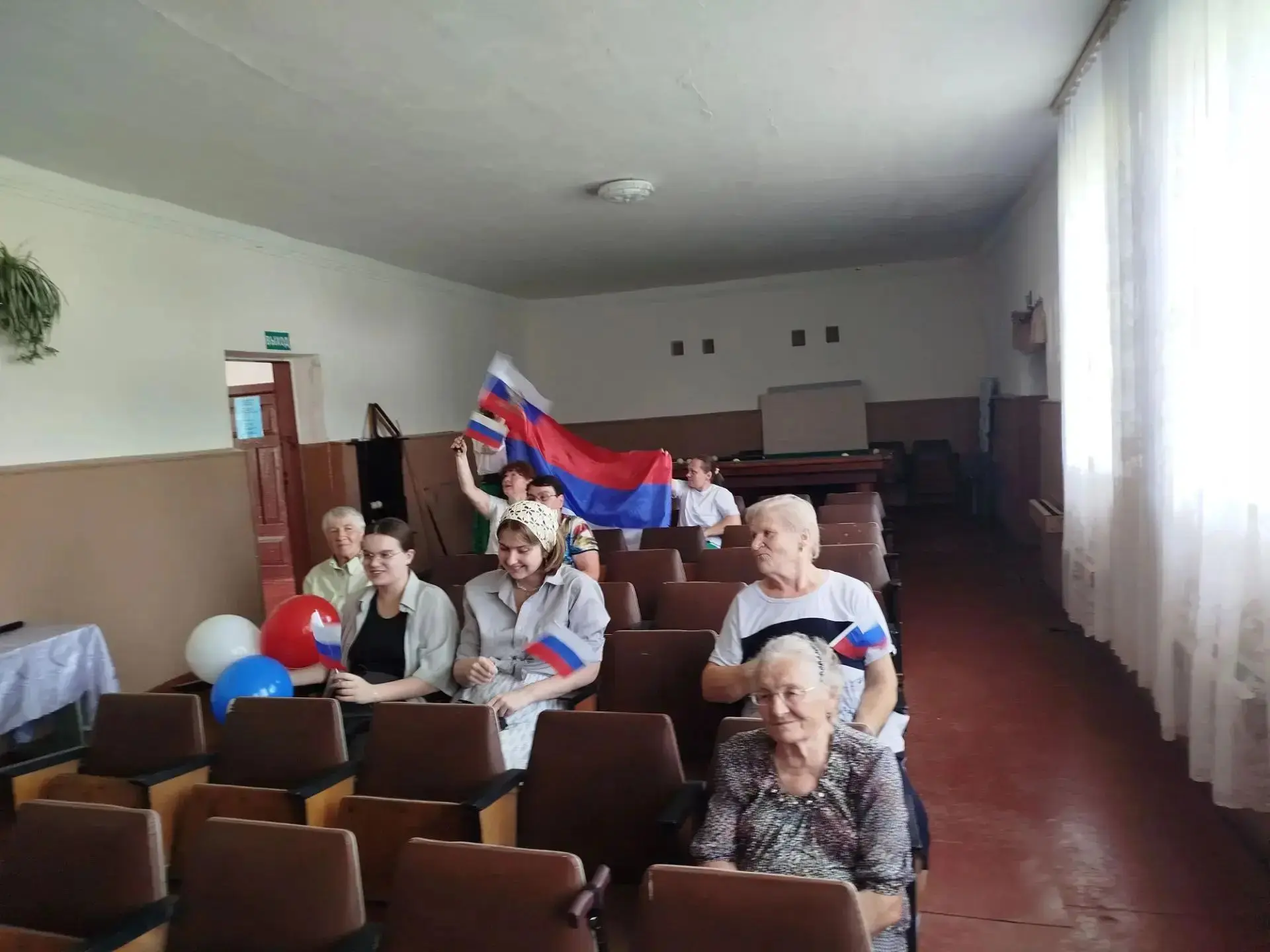 "Белый, синий, красный" - флешмоб, Бредихинский СДК.