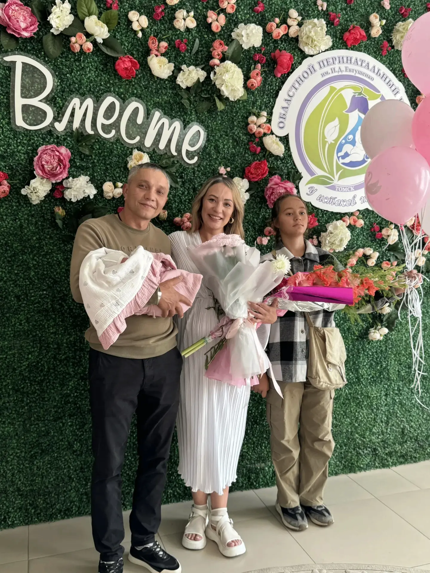 ❤️ 👶 Как мы встречали из роддома двух мам и их малышей!