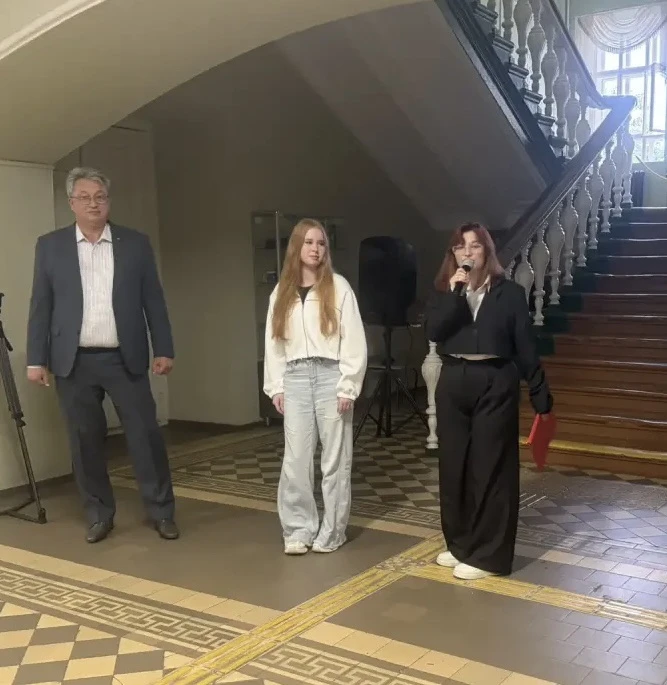 20 июня во всех вузах и колледжах страны свои двери для абитуриентов распахнули приёмные кампании.  