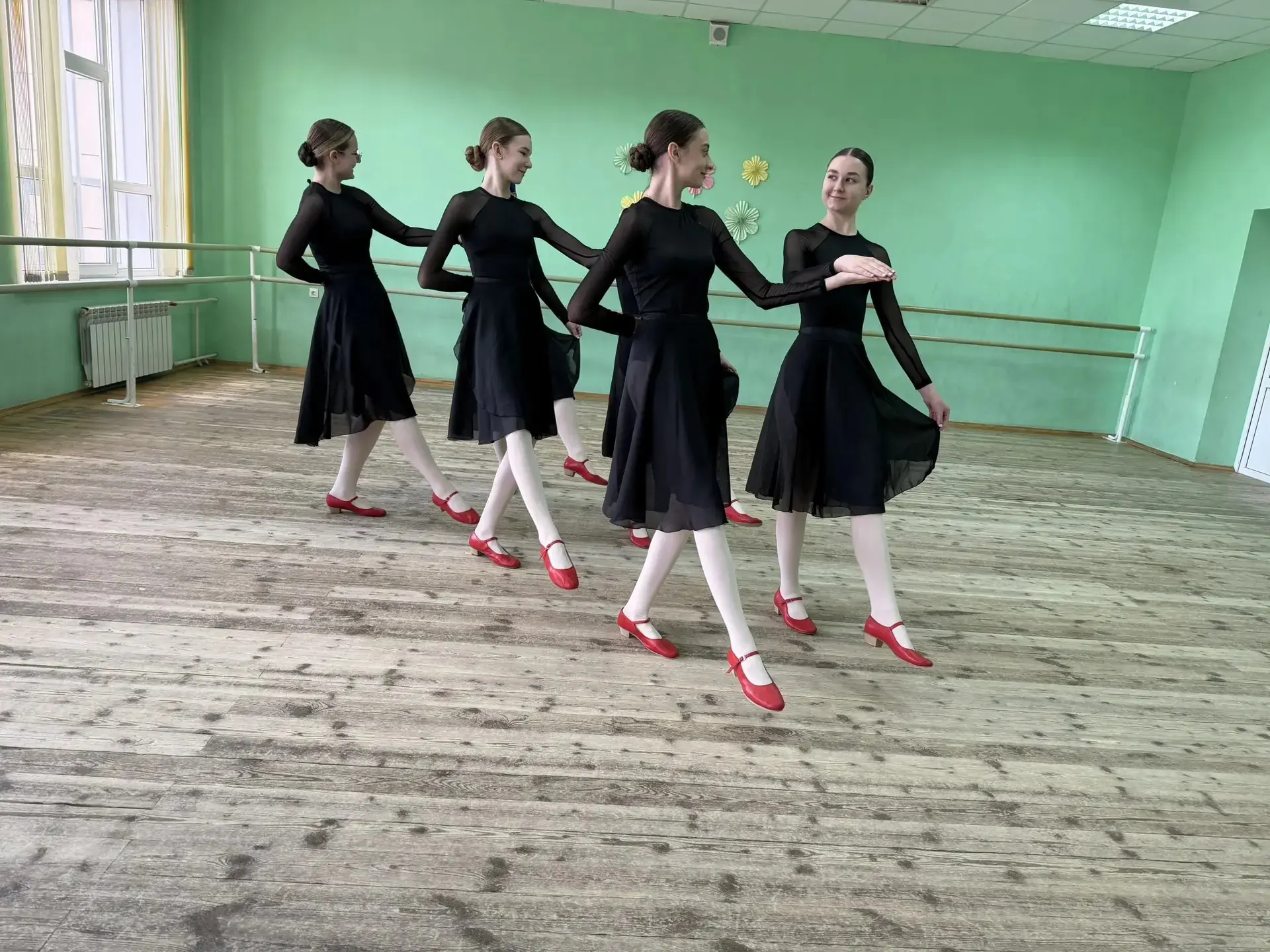🎶На хореографическом отделении(преп. Буева Д.М.) прошла танцевальная лаборатория «Бал пушкинской по